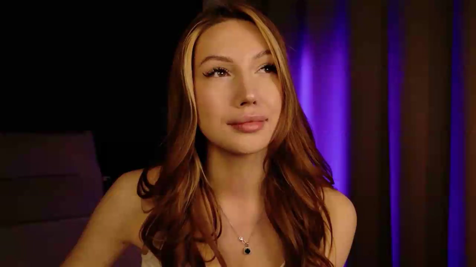 Gallery image thumbnail from LovelyGin's myfreecams stream on, 05/13/2026, 16:34 image 13 of 20