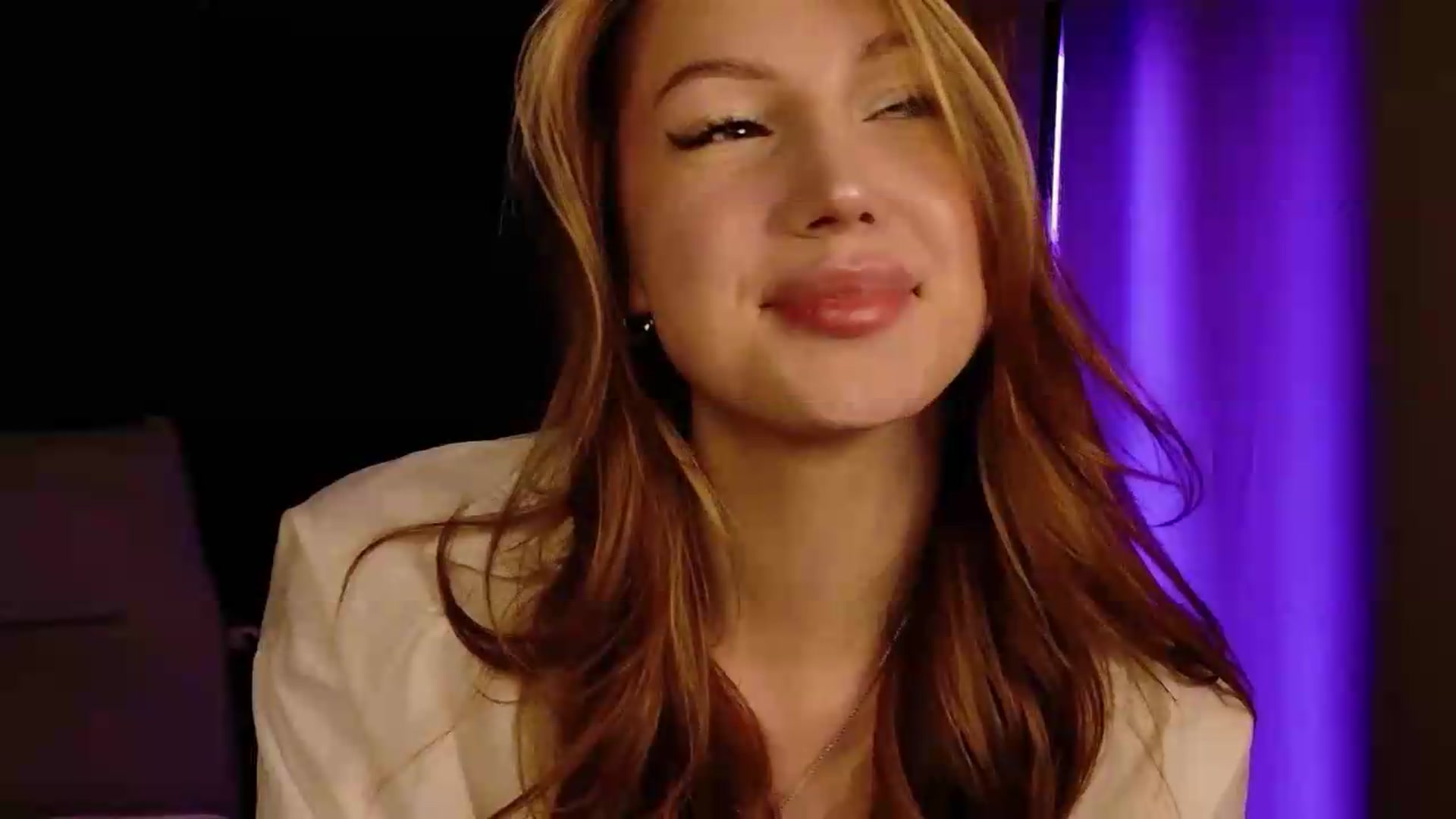 Gallery image thumbnail from LovelyGin's myfreecams stream on, 05/13/2026, 19:12 image 14 of 20