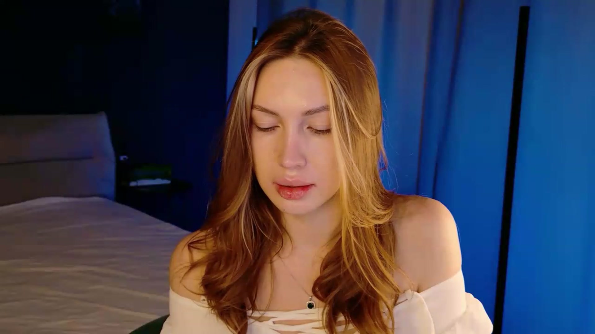 Gallery image thumbnail from LovelyGin's myfreecams stream on, 05/25/2026, 15:38 image 10 of 20