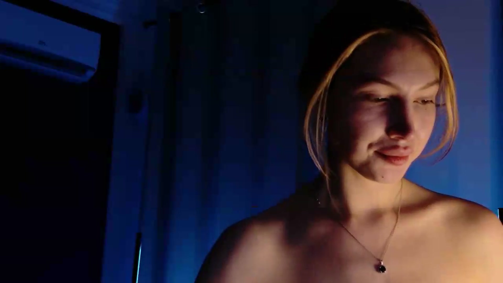 Gallery image thumbnail from LovelyGin's myfreecams stream on, 05/25/2026, 20:19 image 17 of 20
