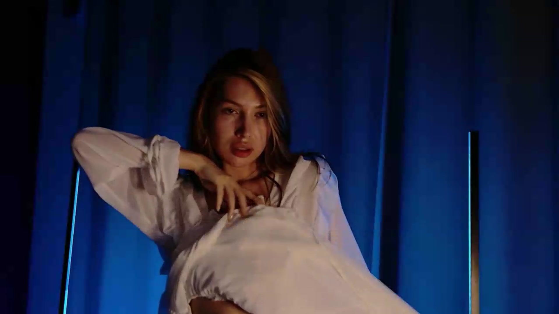 Gallery image thumbnail from LovelyGin's myfreecams stream on, 05/25/2026, 20:19 image 8 of 20