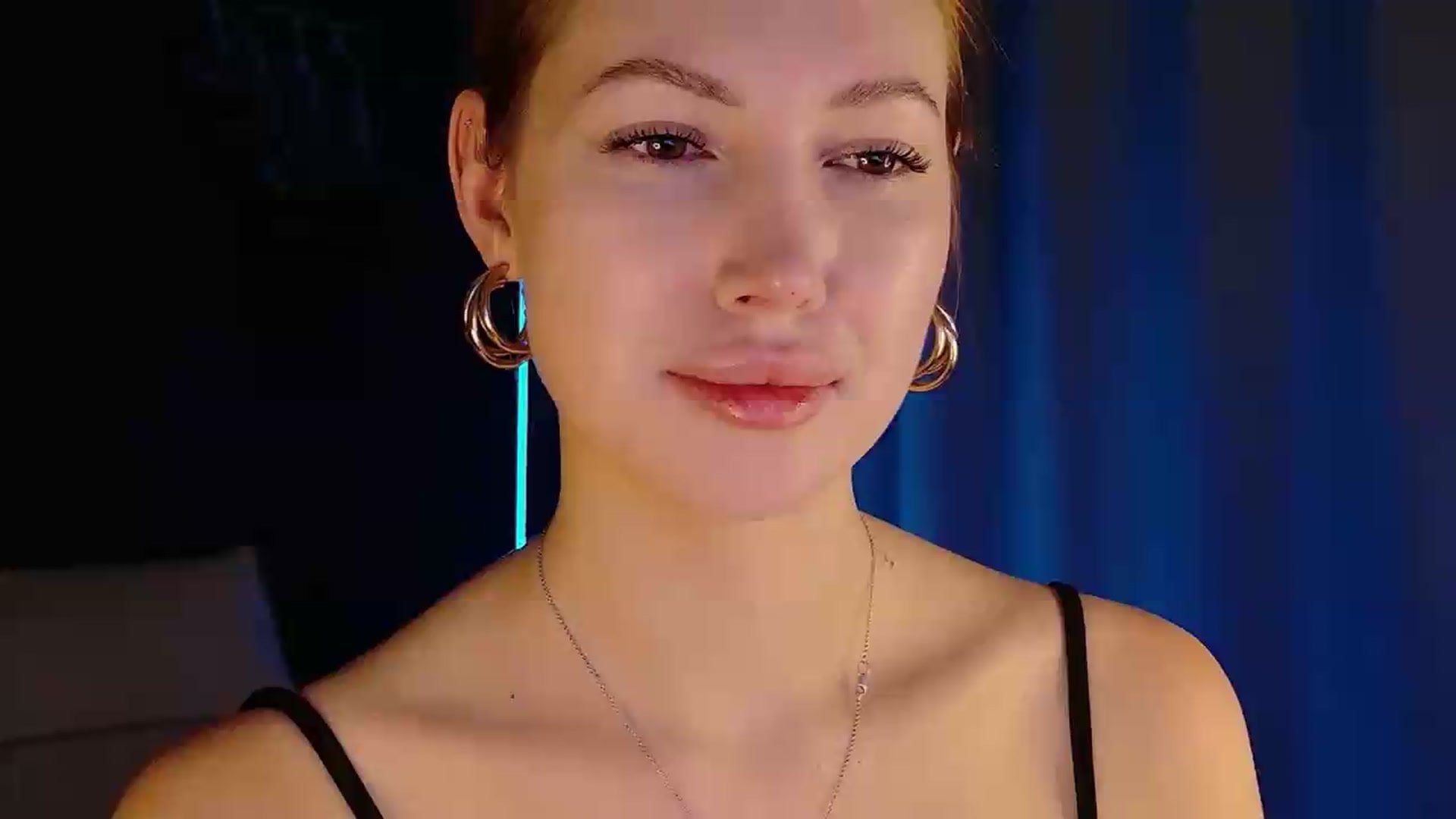 Gallery image thumbnail from LovelyGin's myfreecams stream on, 07/14/2026, 20:25 image 12 of 20