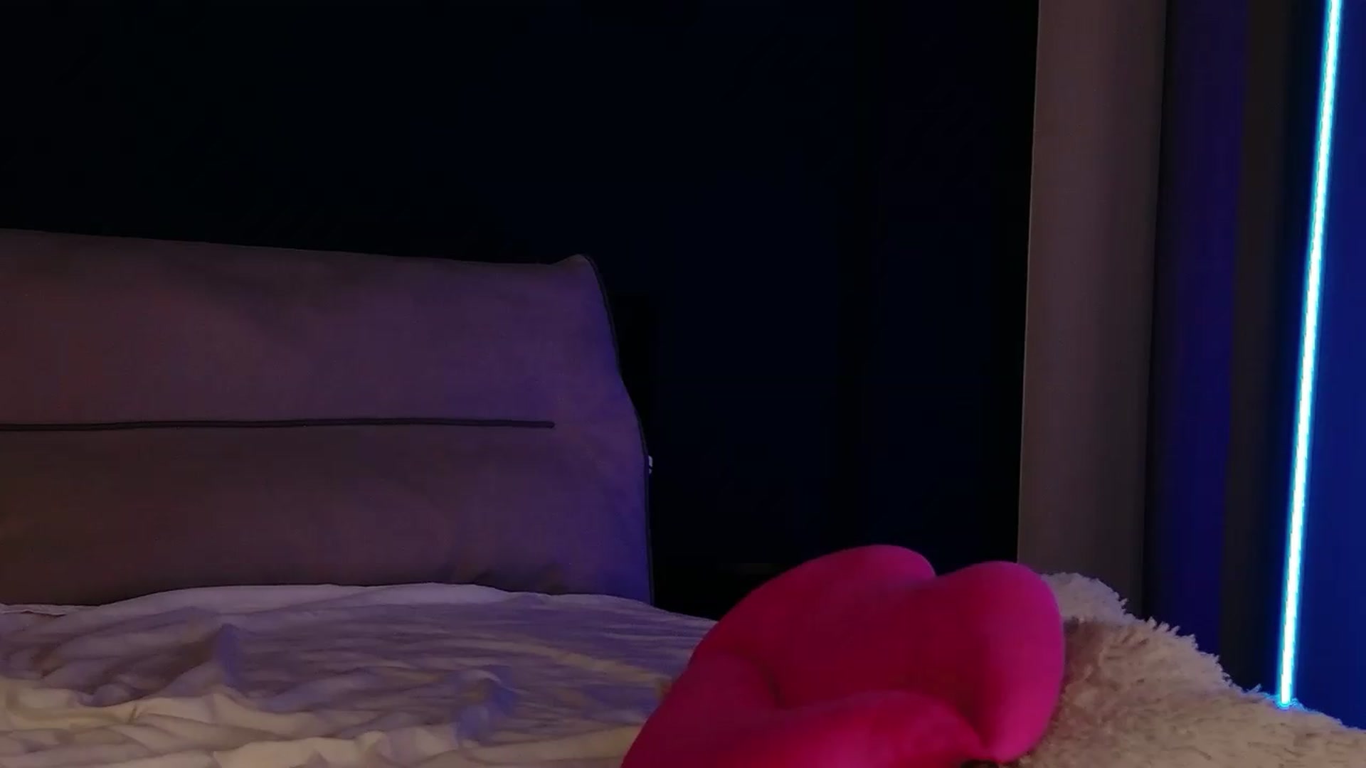 Gallery image thumbnail from LovelyGin's myfreecams stream on, 07/20/2026, 18:56 image 9 of 20