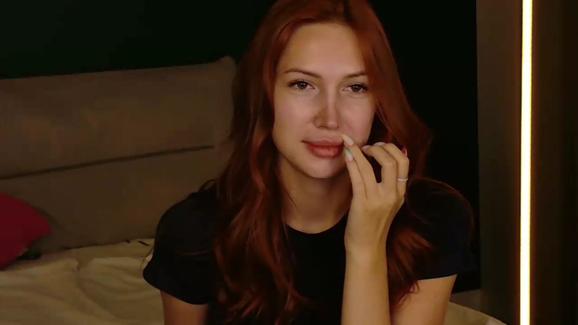 Gallery image thumbnail from LovelyGin's myfreecams stream on, 08/19/2026, 20:07 image 18 of 20