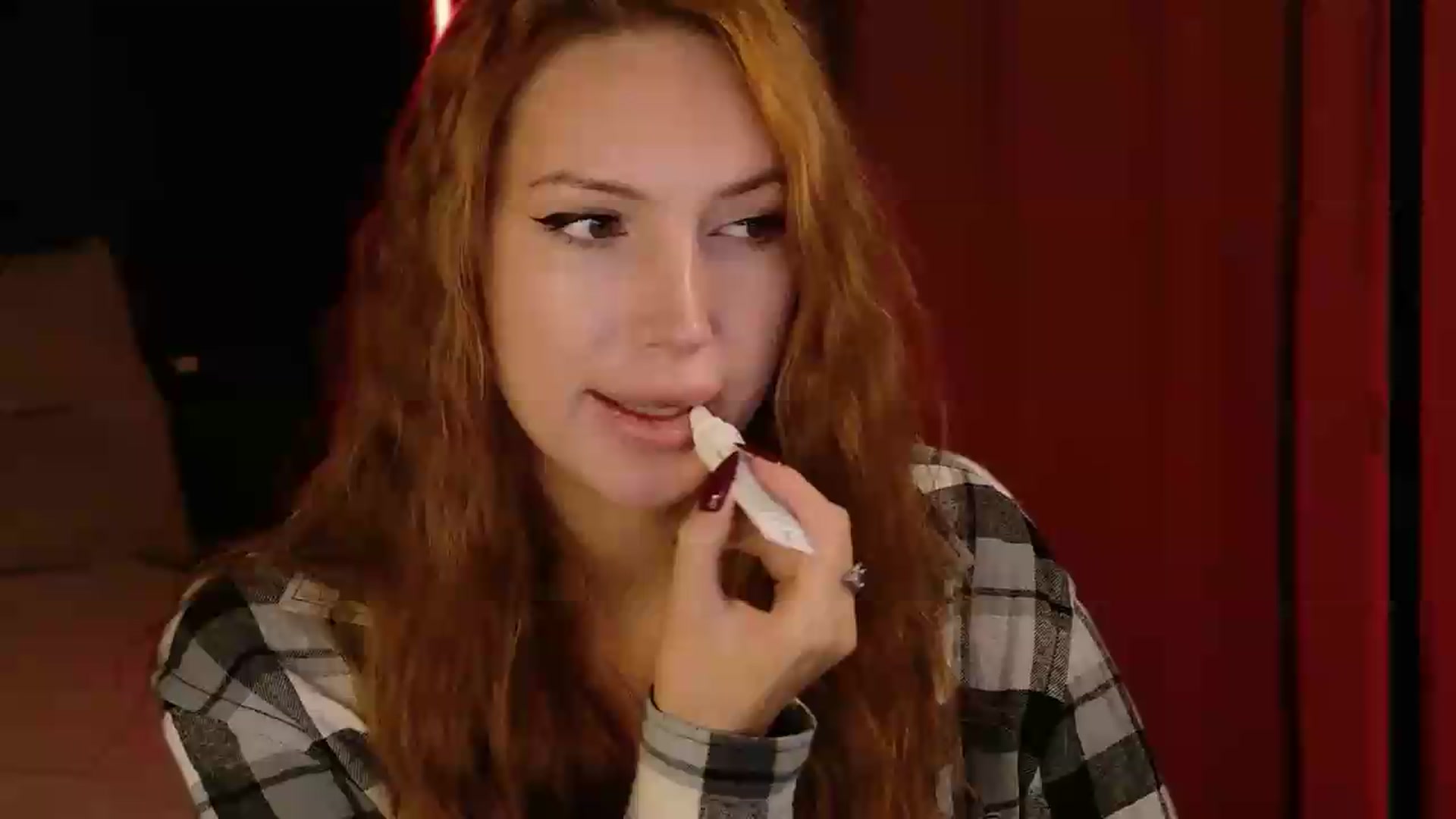 Gallery image thumbnail from LovelyGin's myfreecams stream on, 09/15/2026, 17:01 image 16 of 20