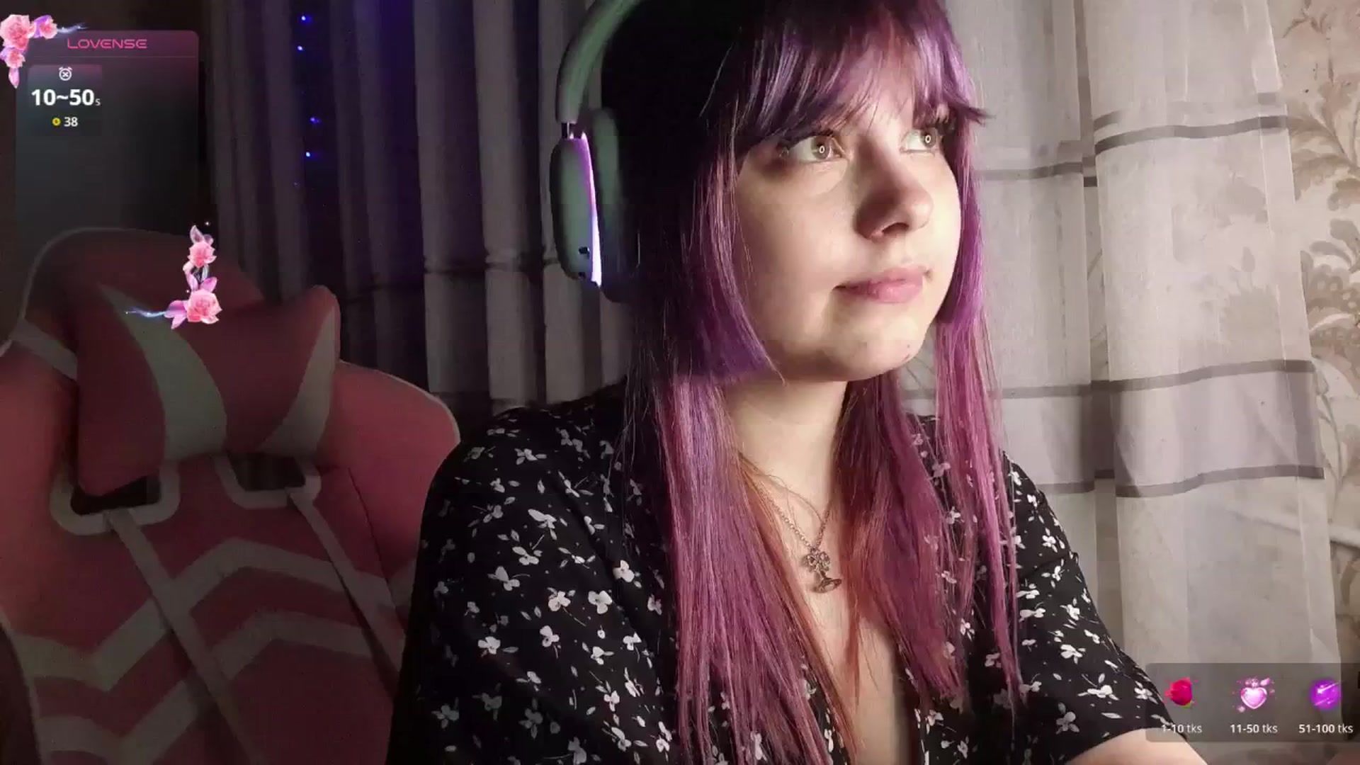 Gallery image thumbnail from LovelyKriss's myfreecams stream on, 02/27/2026, 01:40 image 4 of 20