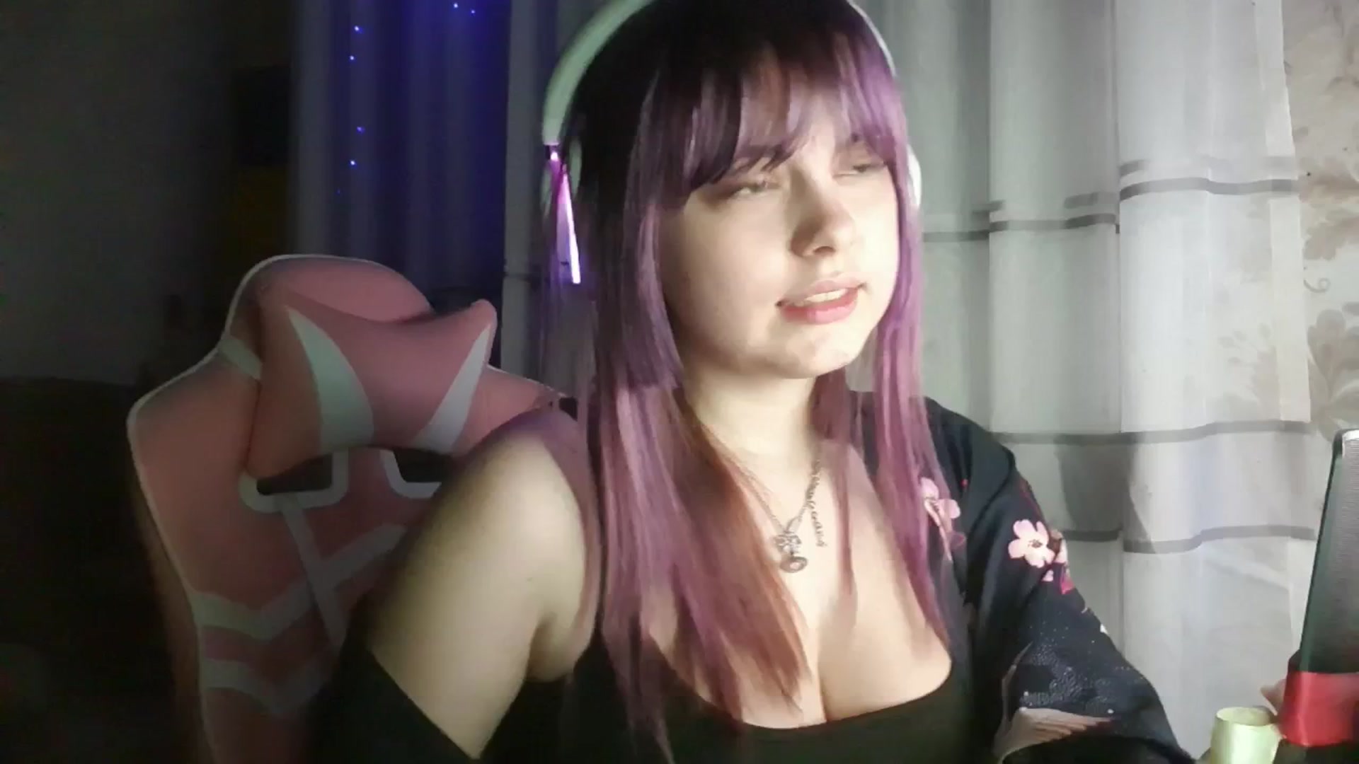 Gallery image thumbnail from LovelyKriss's myfreecams stream on, 02/28/2026, 23:29 image 6 of 20