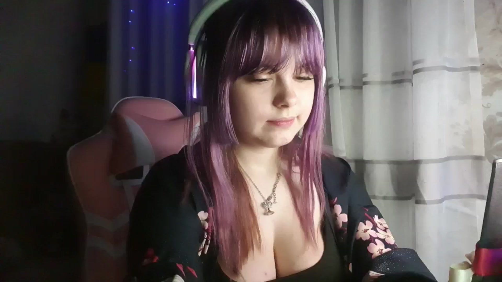 Gallery image thumbnail from LovelyKriss's myfreecams stream on, 02/28/2026, 23:29 image 2 of 20