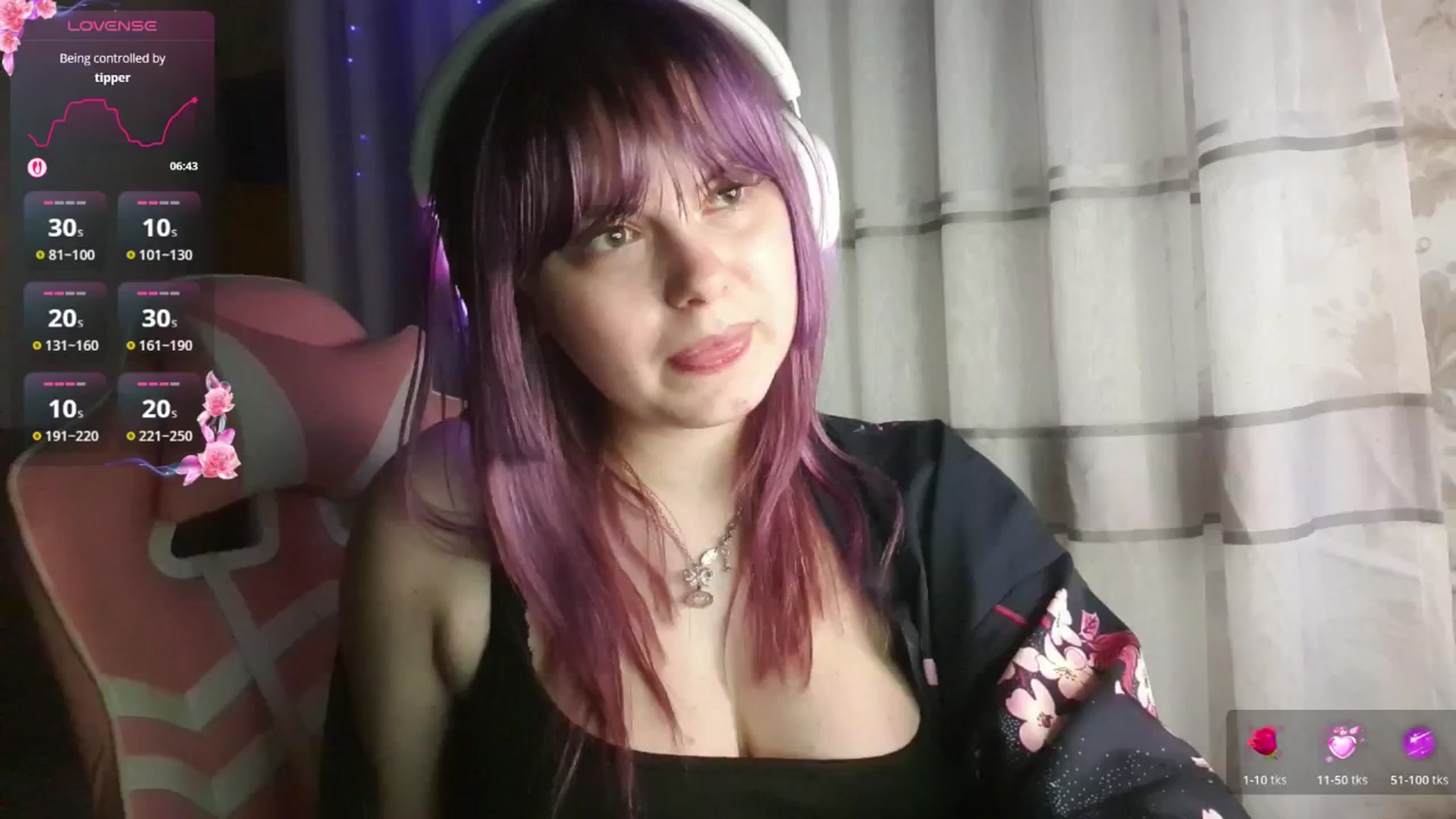 Gallery image thumbnail from LovelyKriss's myfreecams stream on, 03/01/2026, 02:03 image 1 of 20