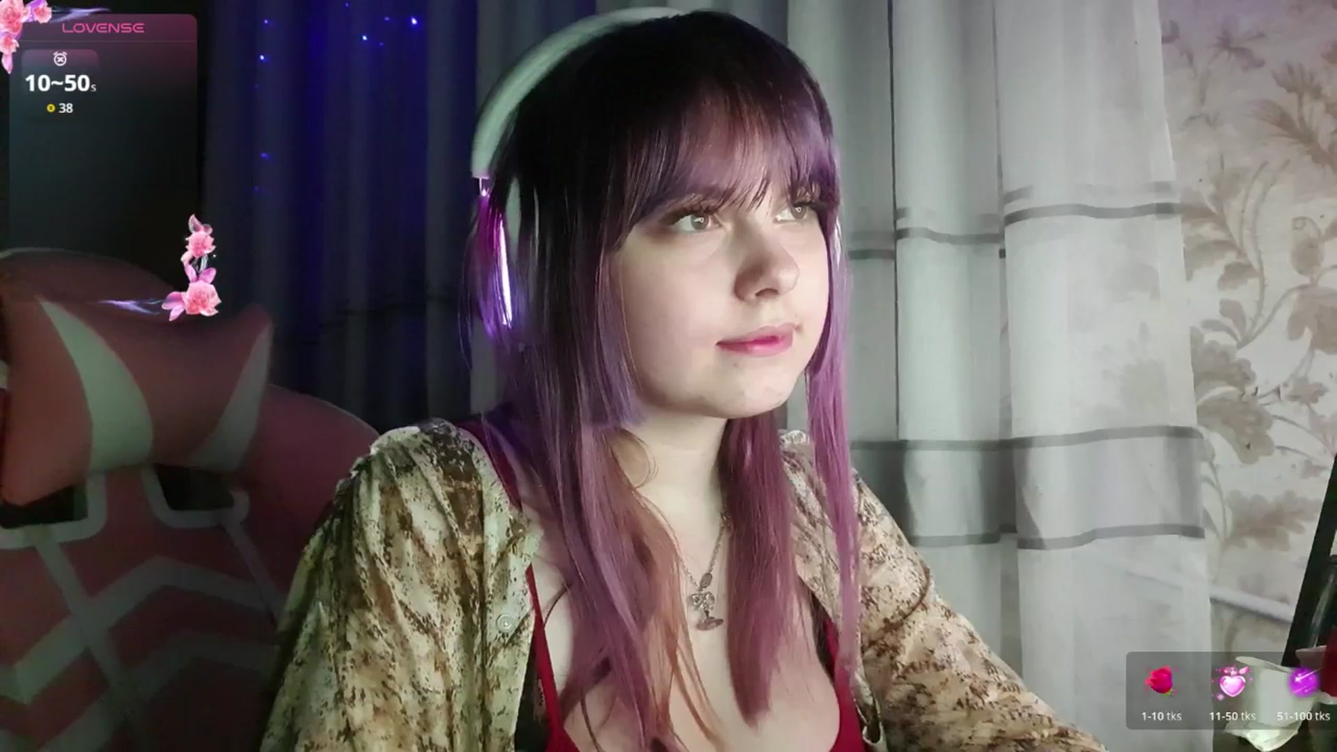 Gallery image thumbnail from LovelyKriss's myfreecams stream on, 03/01/2026, 22:14 image 15 of 20