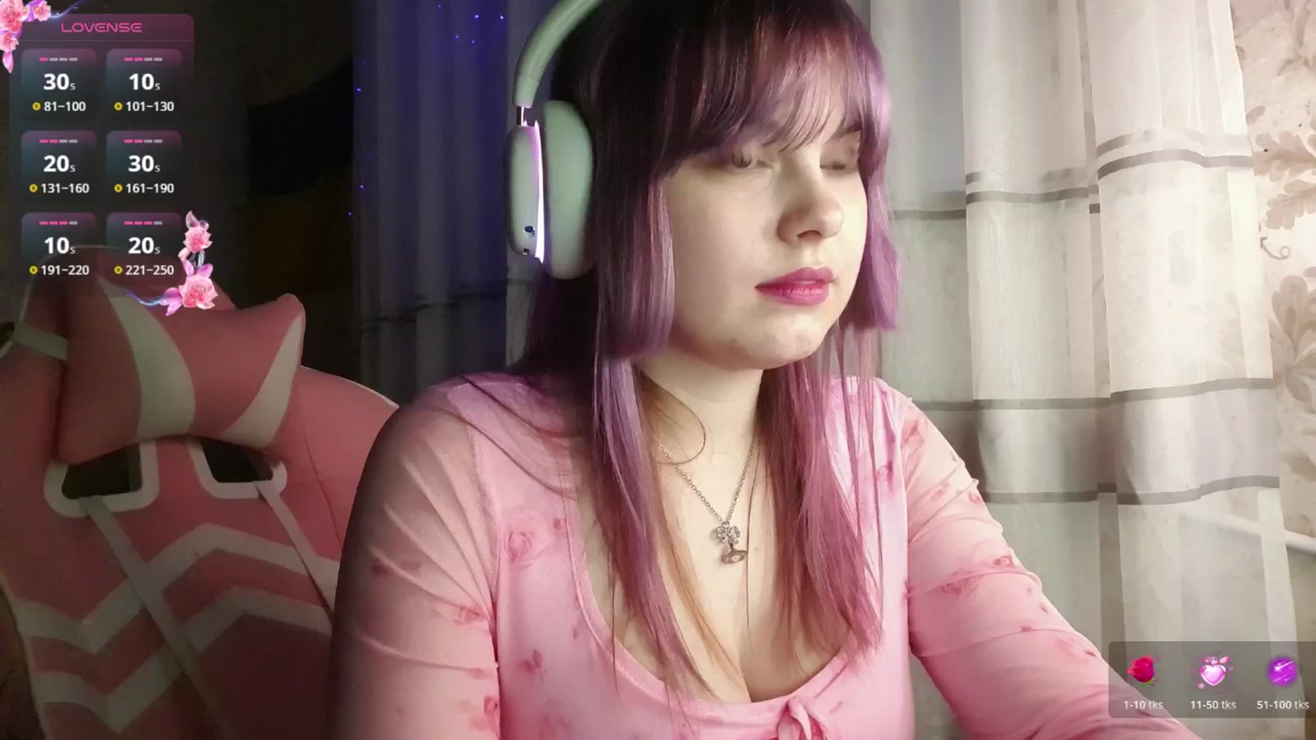 Gallery image thumbnail from LovelyKriss's myfreecams stream on, 03/03/2026, 04:12 image 17 of 20