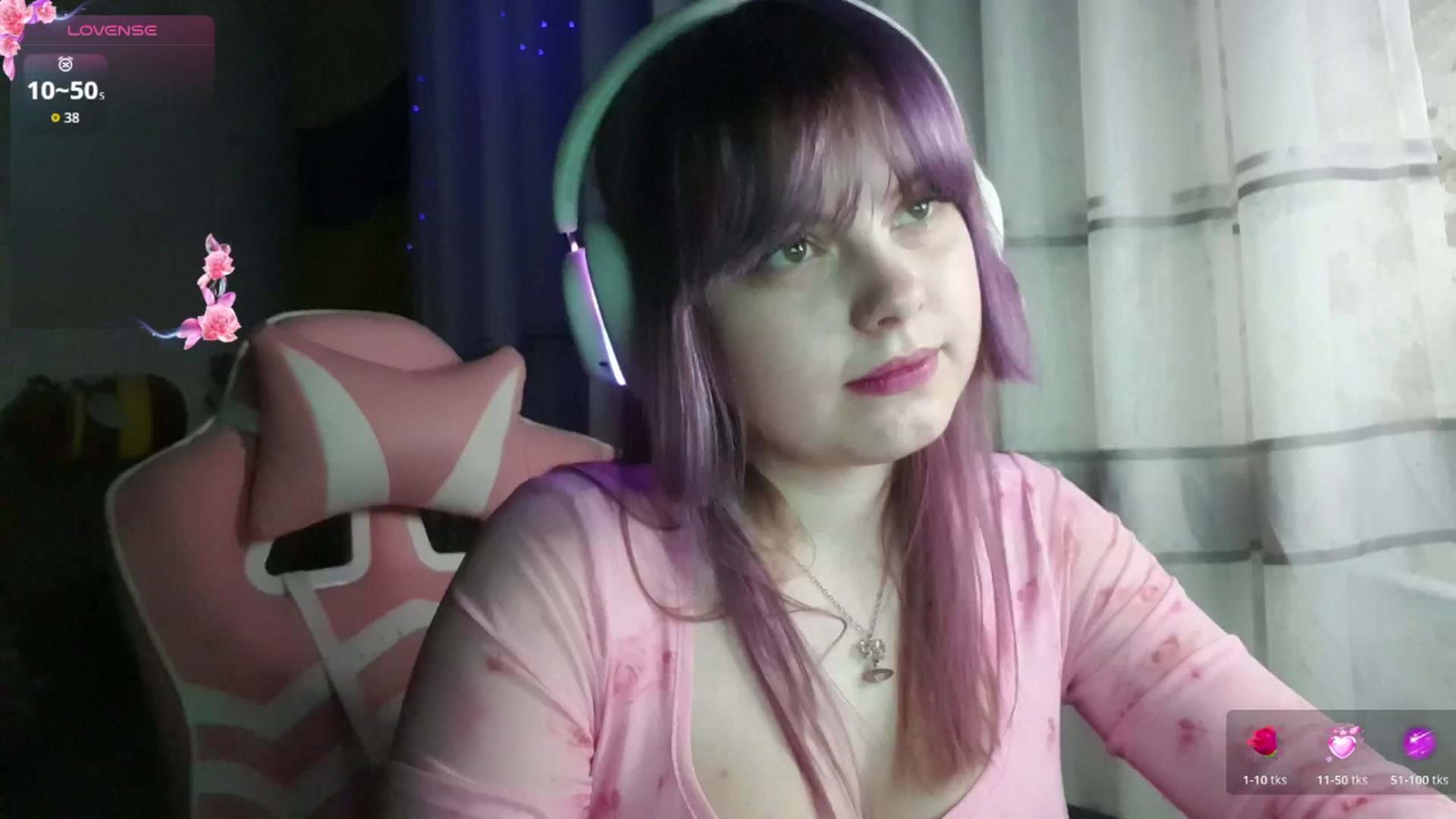 Gallery image thumbnail from LovelyKriss's myfreecams stream on, 03/03/2026, 04:12 image 1 of 20