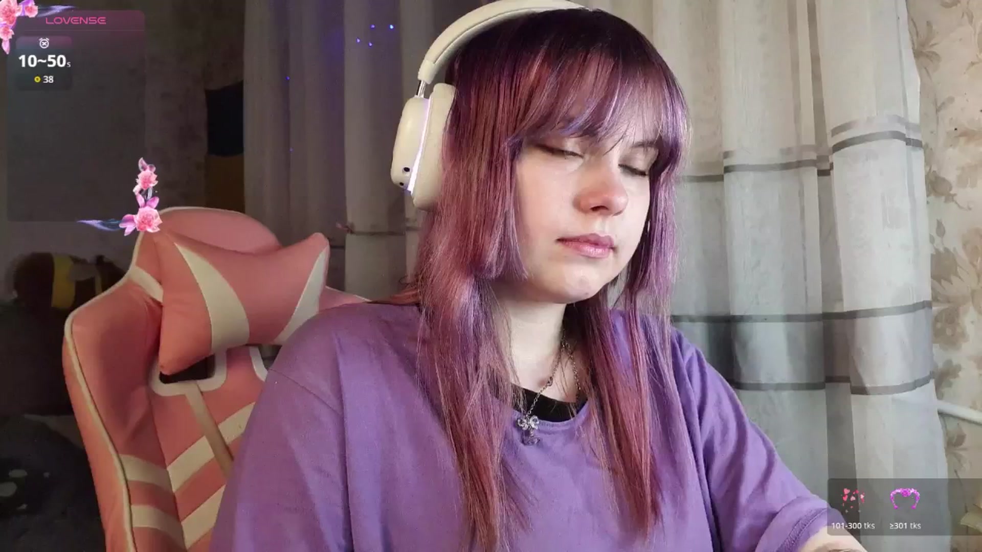 Gallery image thumbnail from LovelyKriss's myfreecams stream on, 03/05/2026, 24:03 image 10 of 20