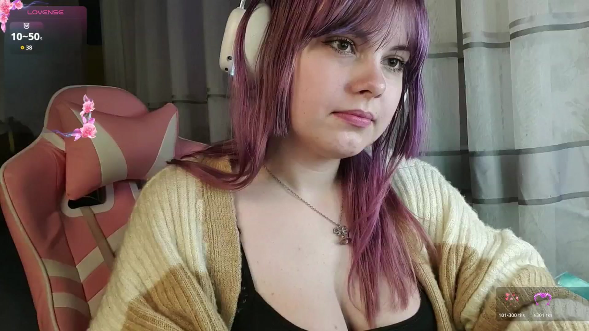 Gallery image thumbnail from LovelyKriss's myfreecams stream on, 03/06/2026, 24:22 image 12 of 20