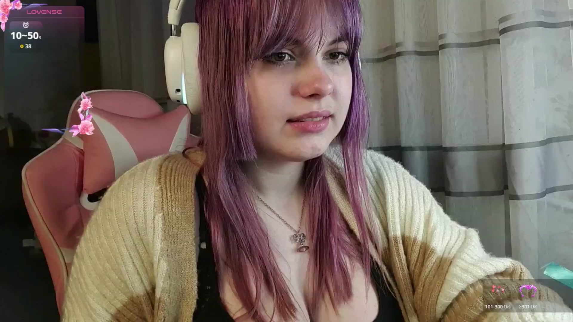 Gallery image thumbnail from LovelyKriss's myfreecams stream on, 03/06/2026, 01:25 image 9 of 20