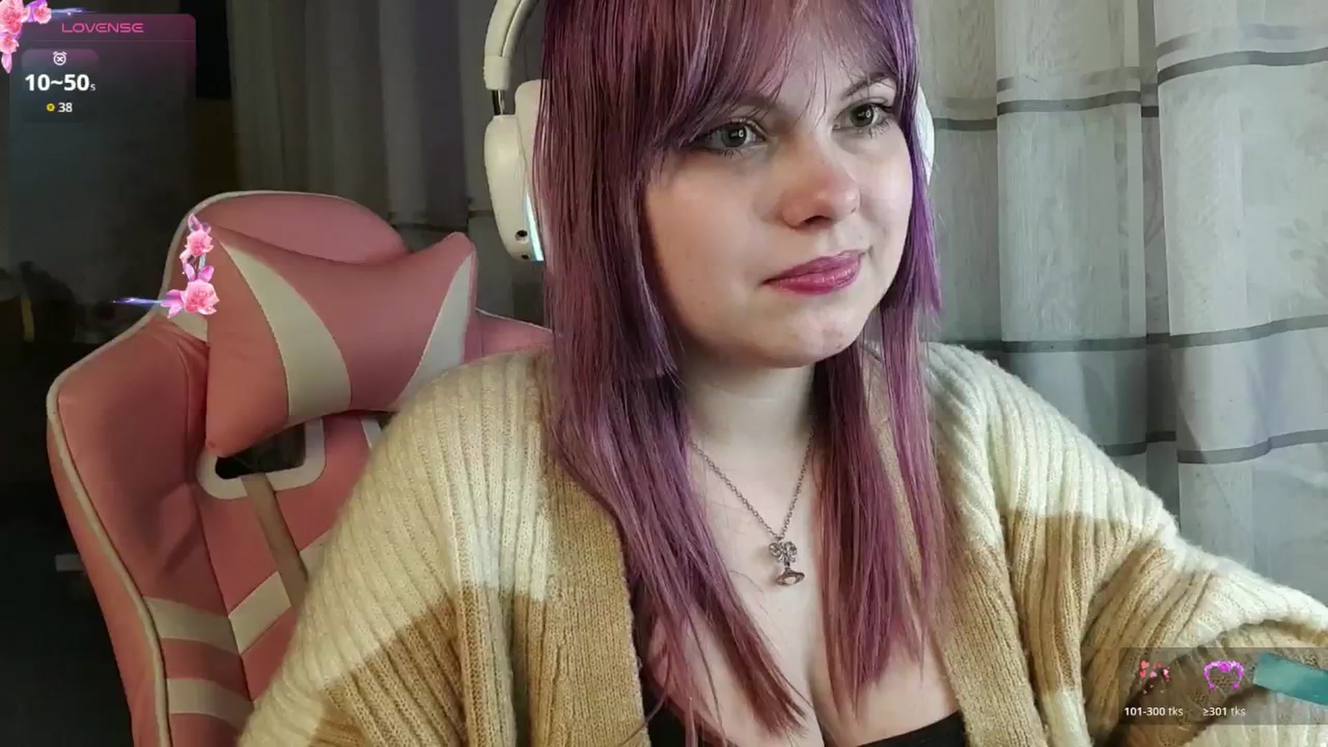 Gallery image thumbnail from LovelyKriss's myfreecams stream on, 03/06/2026, 01:25 image 14 of 20