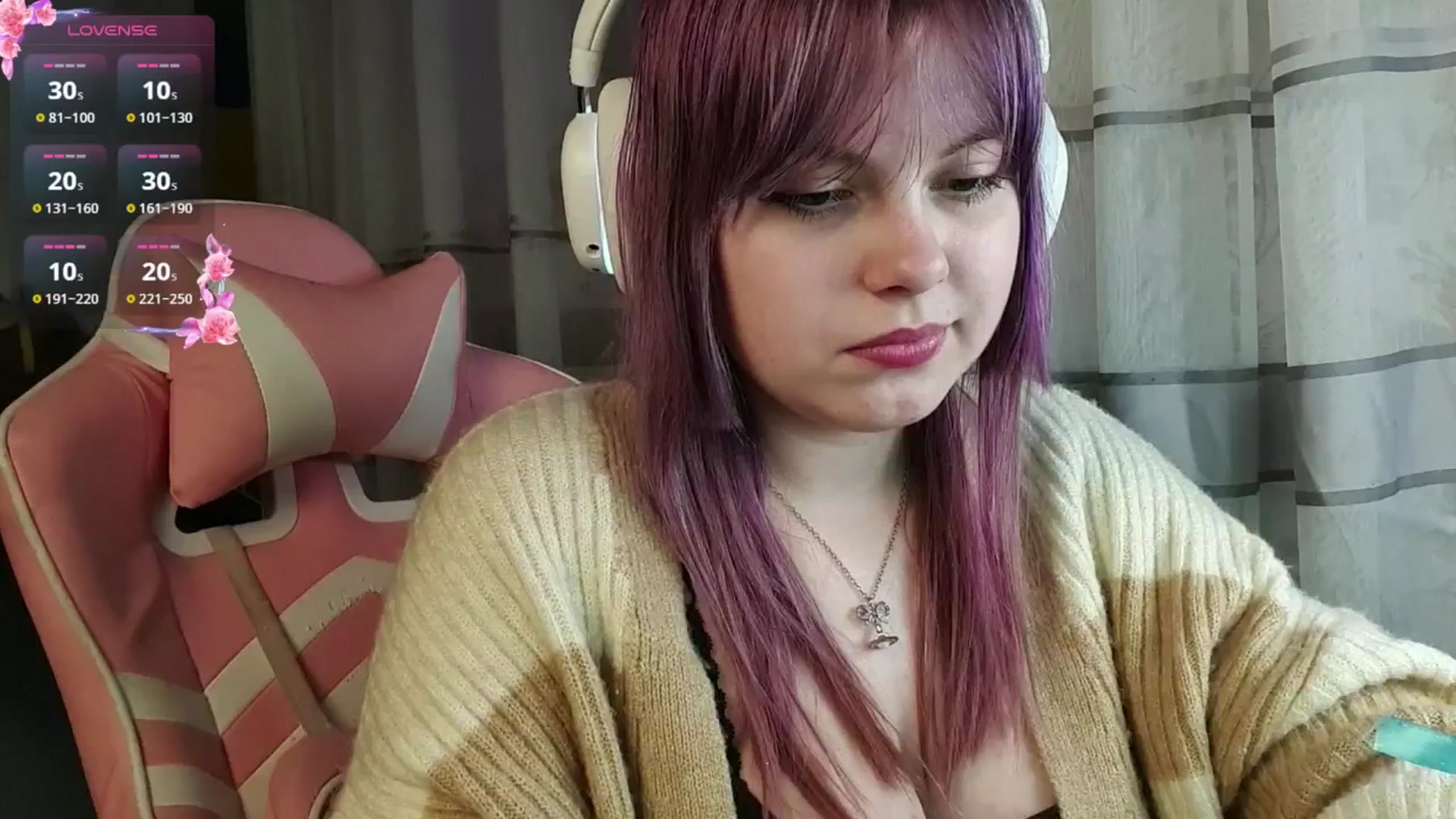 Gallery image thumbnail from LovelyKriss's myfreecams stream on, 03/06/2026, 01:25 image 16 of 20