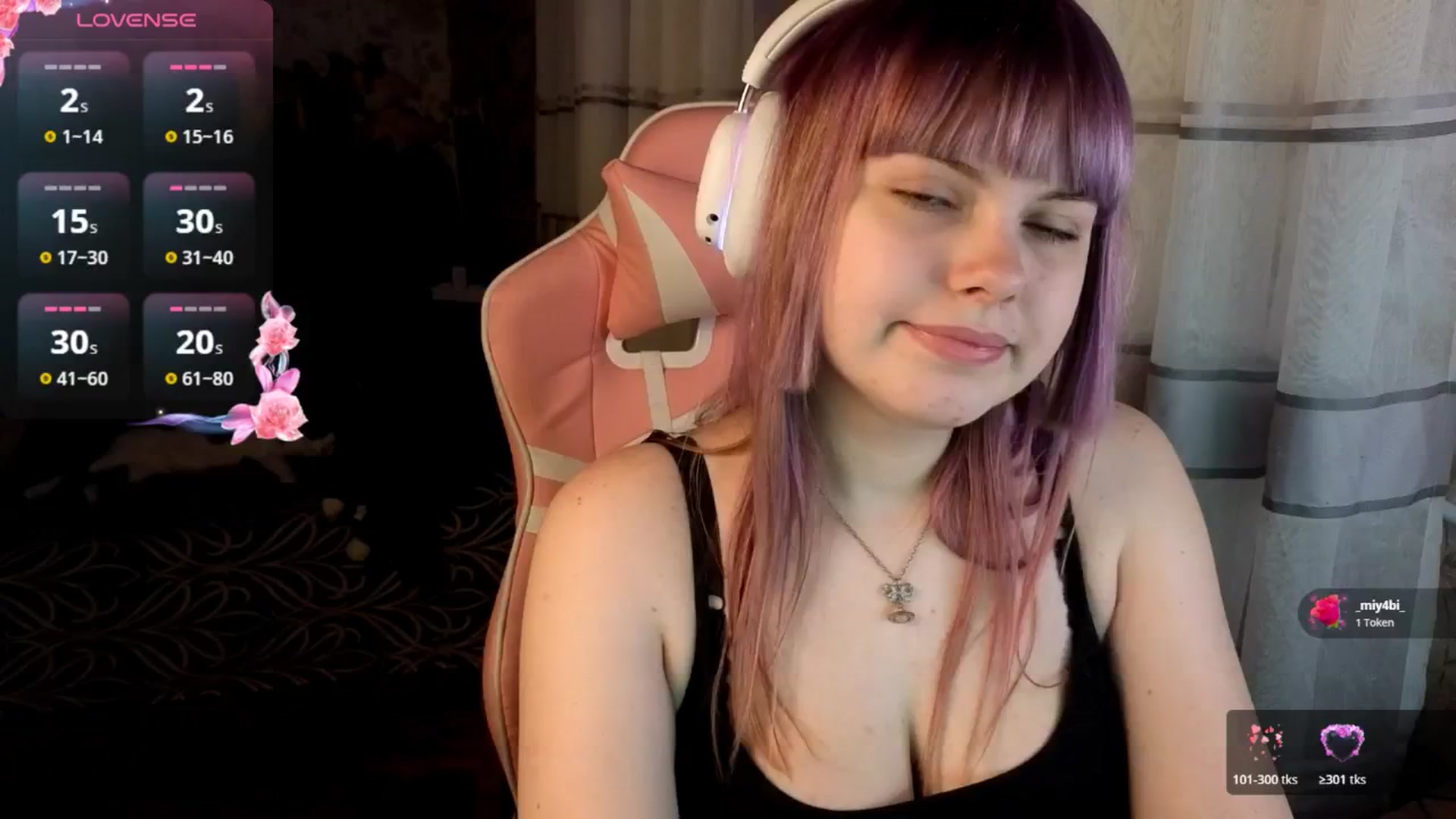 Gallery image thumbnail from LovelyKriss's myfreecams stream on, 03/11/2026, 02:57 image 13 of 20