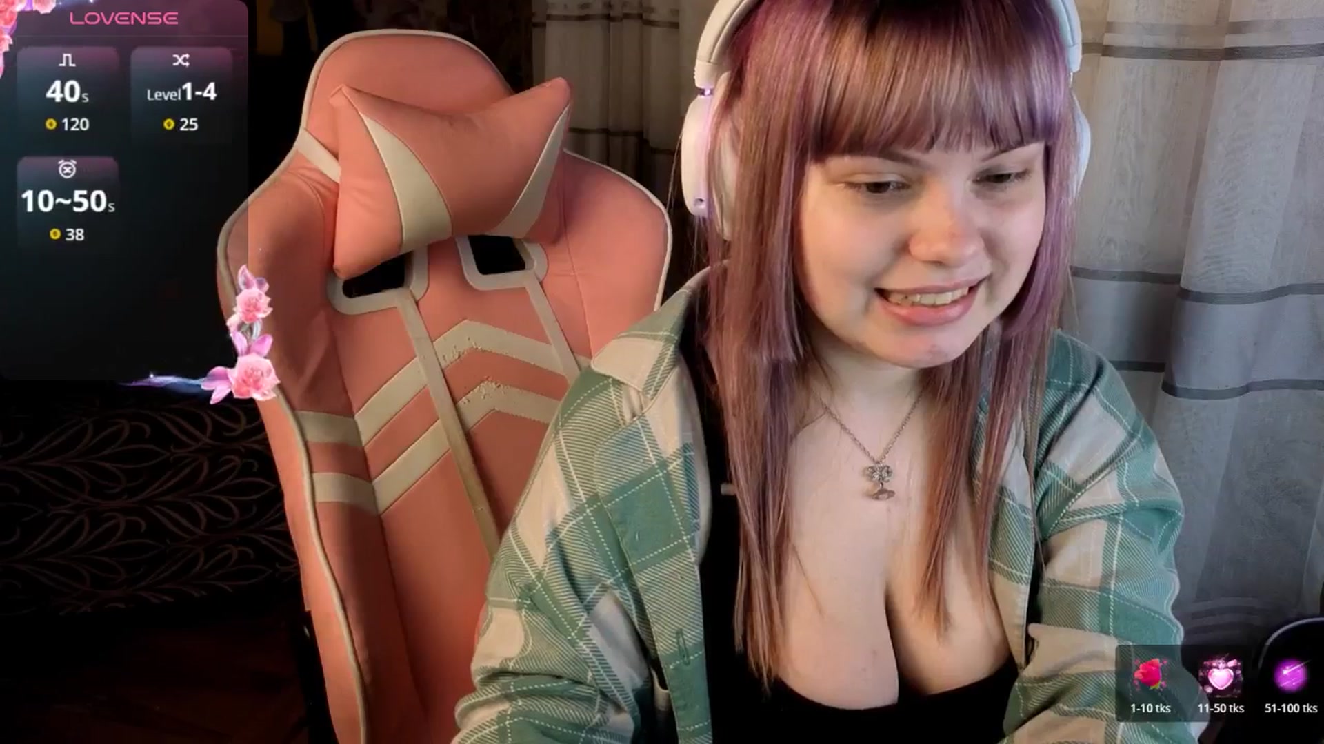 Gallery image thumbnail from LovelyKriss's myfreecams stream on, 03/16/2026, 04:03 image 11 of 20