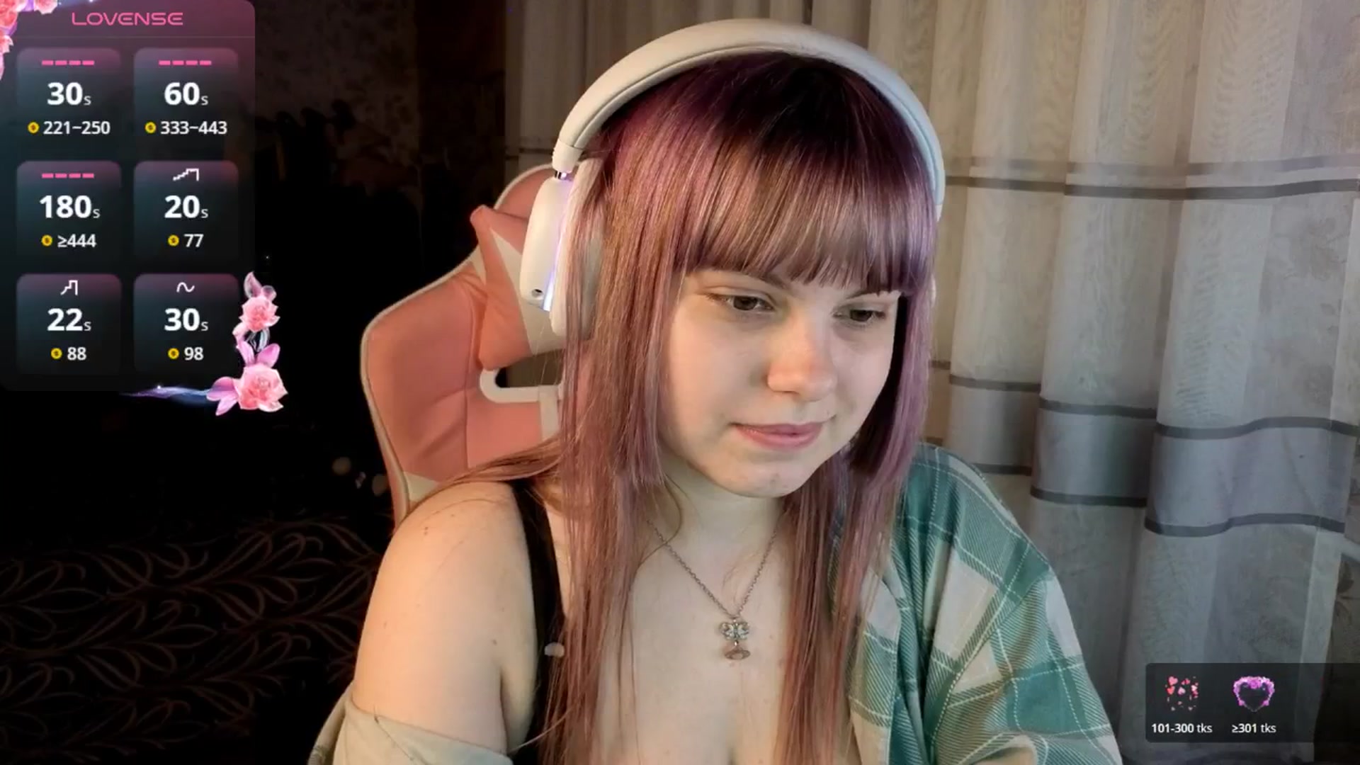 Gallery image thumbnail from LovelyKriss's myfreecams stream on, 03/16/2026, 04:03 image 6 of 20