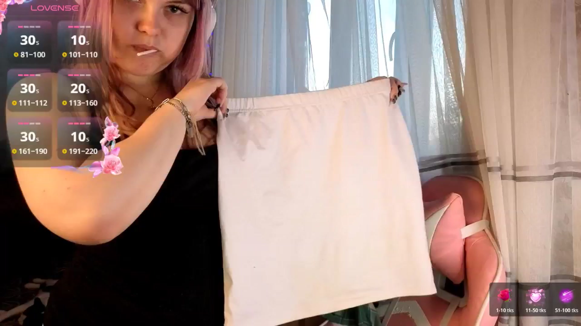 Gallery image thumbnail from LovelyKriss's myfreecams stream on, 03/17/2026, 04:17 image 11 of 20
