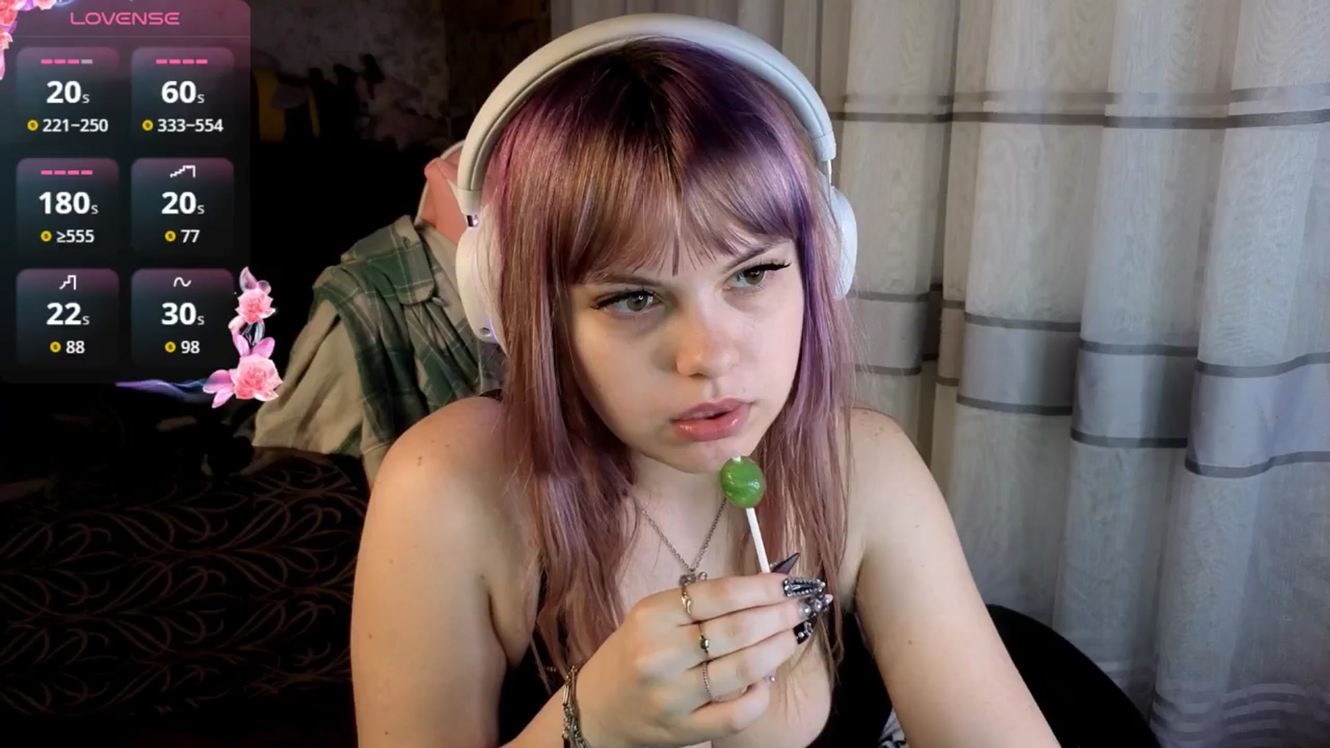 Gallery image thumbnail from LovelyKriss's myfreecams stream on, 03/17/2026, 04:17 image 2 of 20