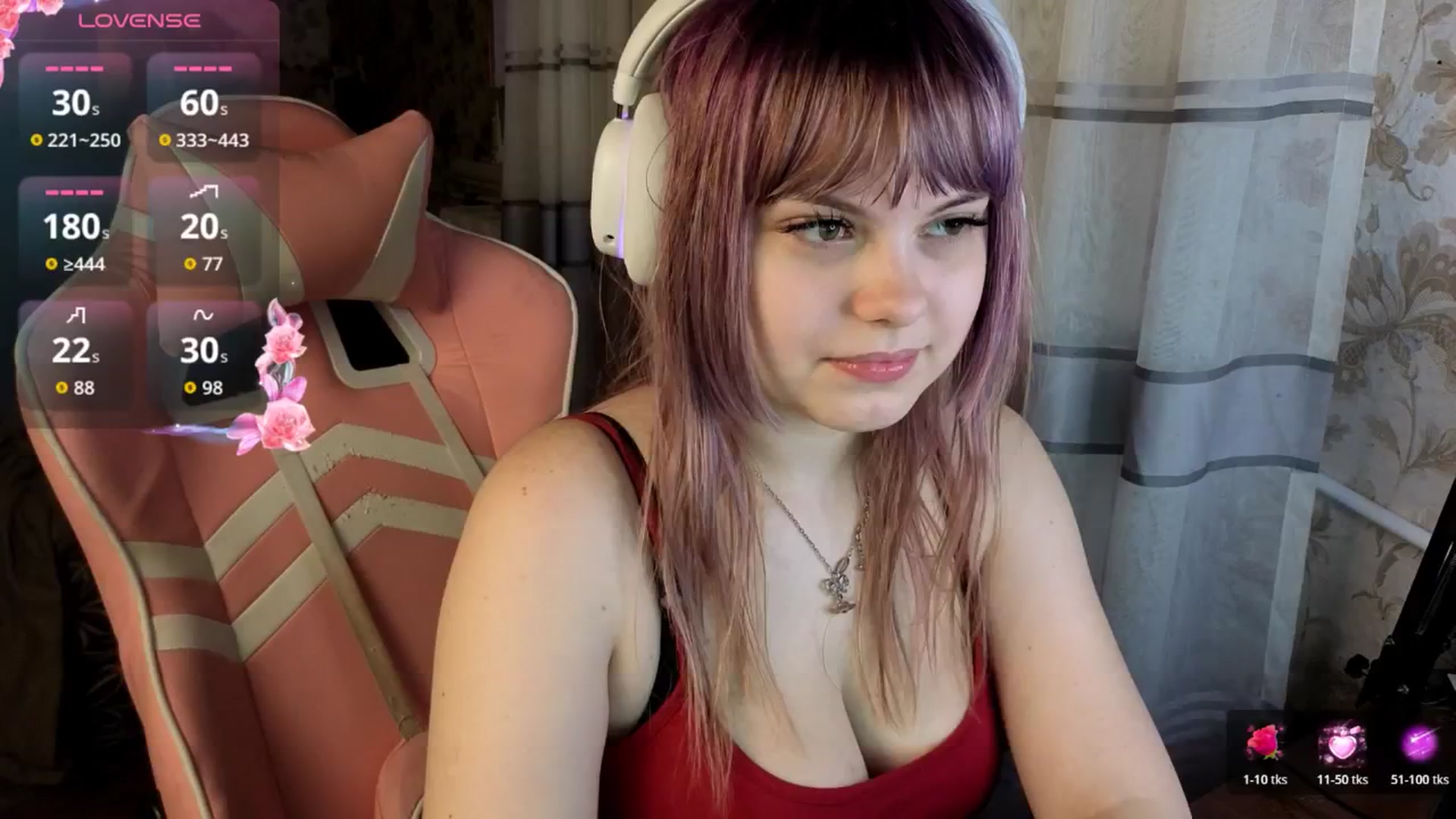 Gallery image thumbnail from LovelyKriss's myfreecams stream on, 03/19/2026, 01:32 image 6 of 20