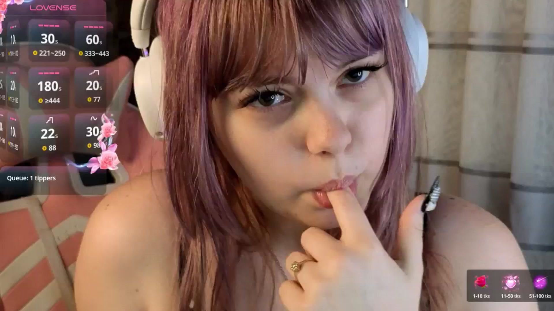 Gallery image thumbnail from LovelyKriss's myfreecams stream on, 03/19/2026, 04:30 image 10 of 20