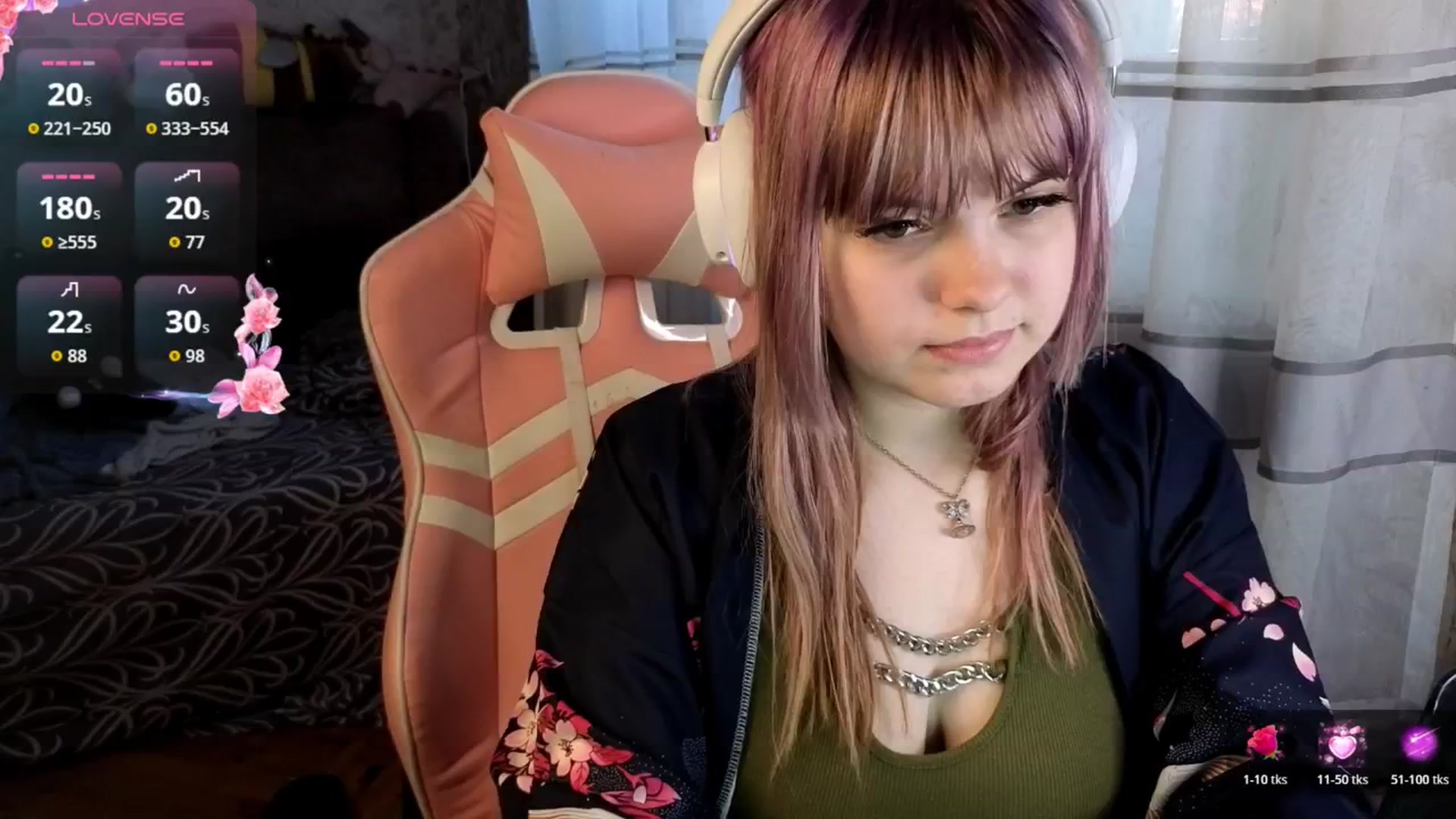 Gallery image thumbnail from LovelyKriss's myfreecams stream on, 03/23/2026, 04:38 image 1 of 20