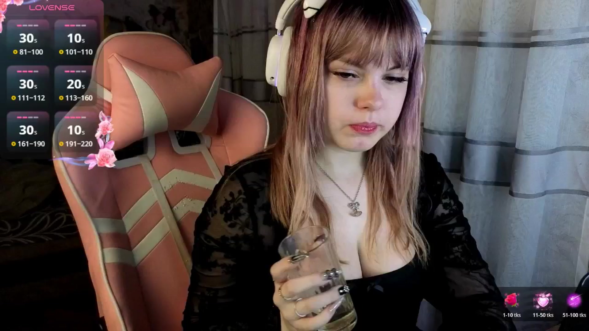 Gallery image thumbnail from LovelyKriss's myfreecams stream on, 03/25/2026, 03:50 image 7 of 20