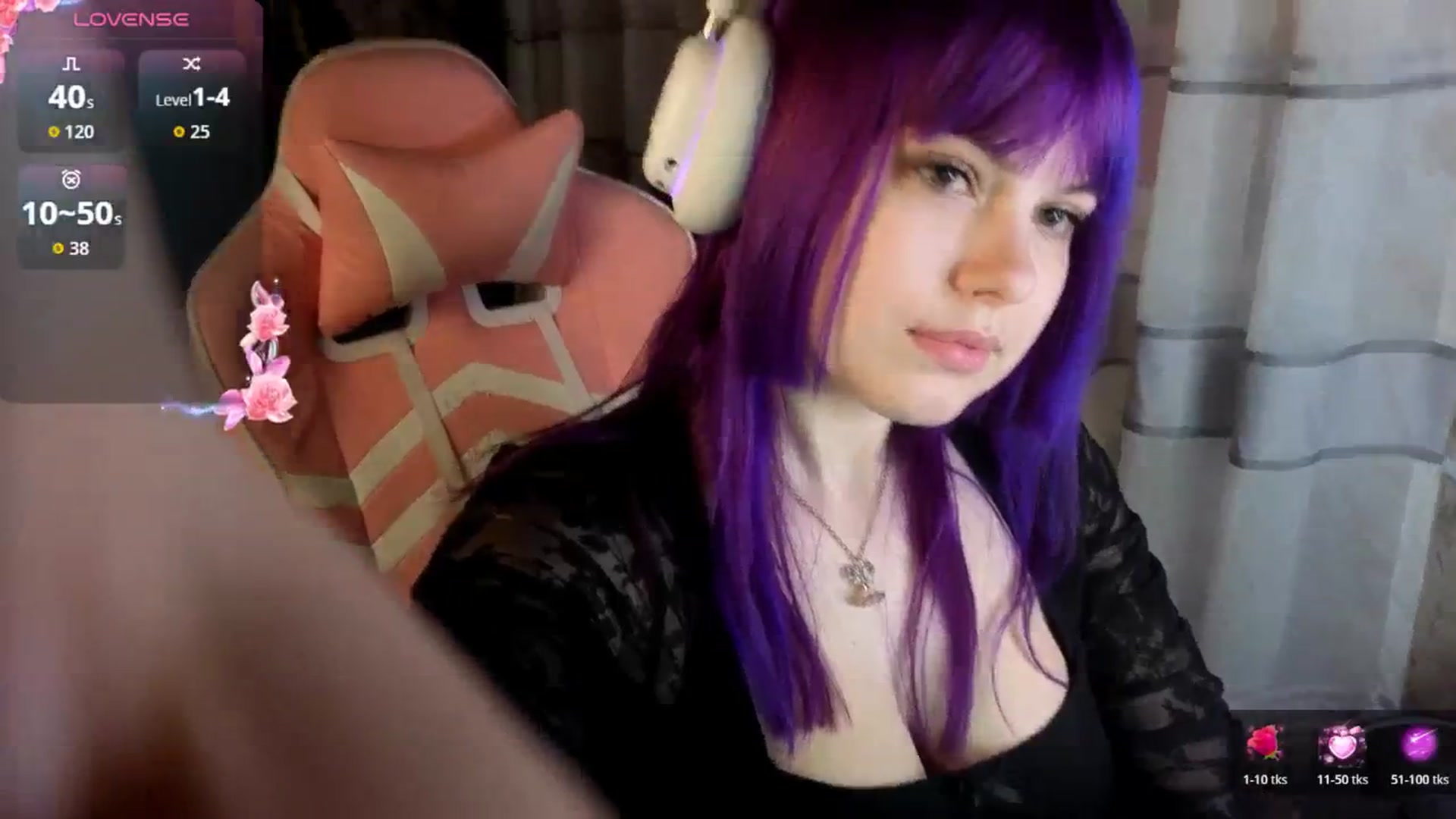 Gallery image thumbnail from LovelyKriss's myfreecams stream on, 04/05/2026, 23:00 image 13 of 20