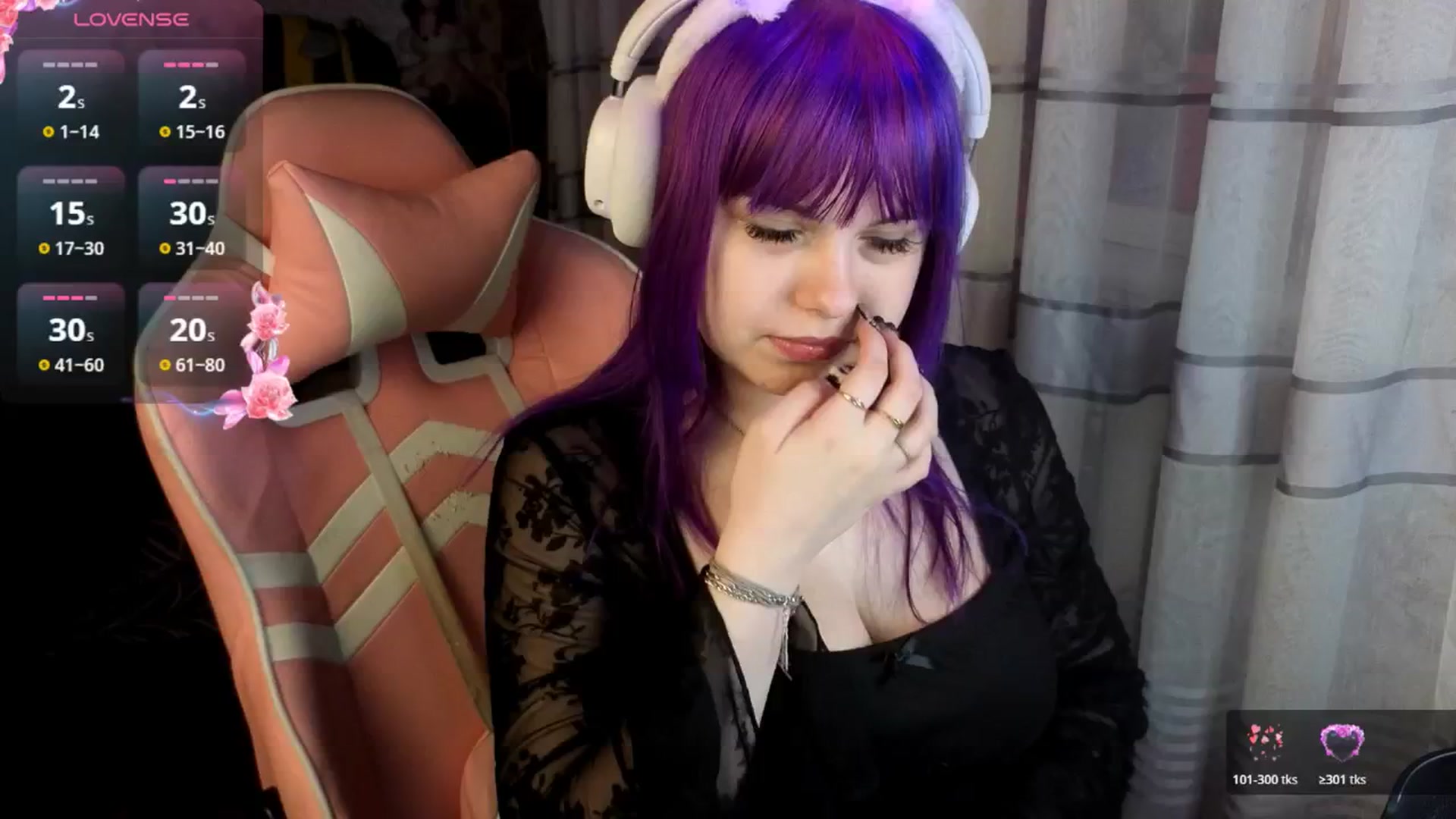 Gallery image thumbnail from LovelyKriss's myfreecams stream on, 04/06/2026, 24:32 image 12 of 20