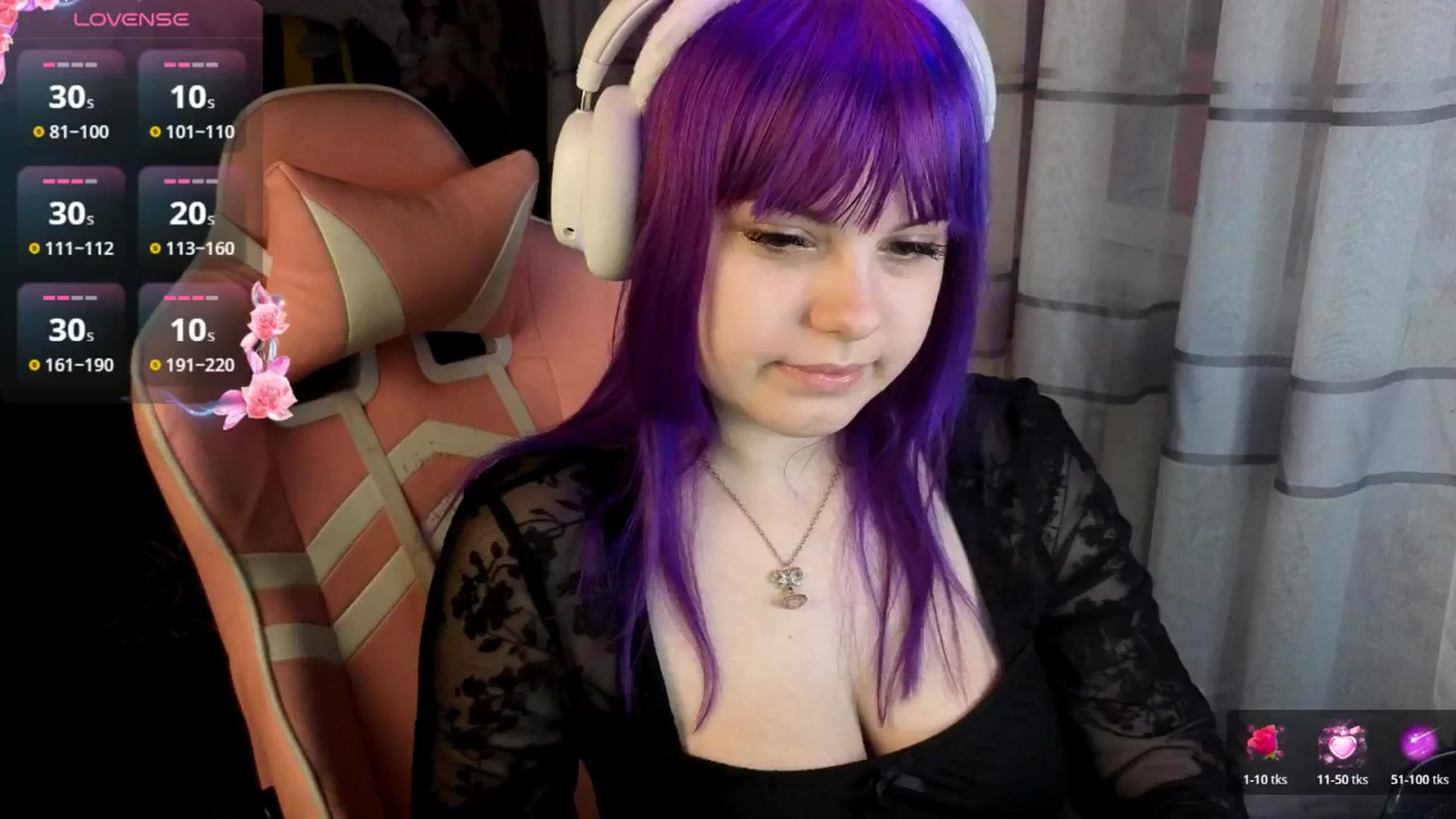 Gallery image thumbnail from LovelyKriss's myfreecams stream on, 04/06/2026, 24:32 image 6 of 20