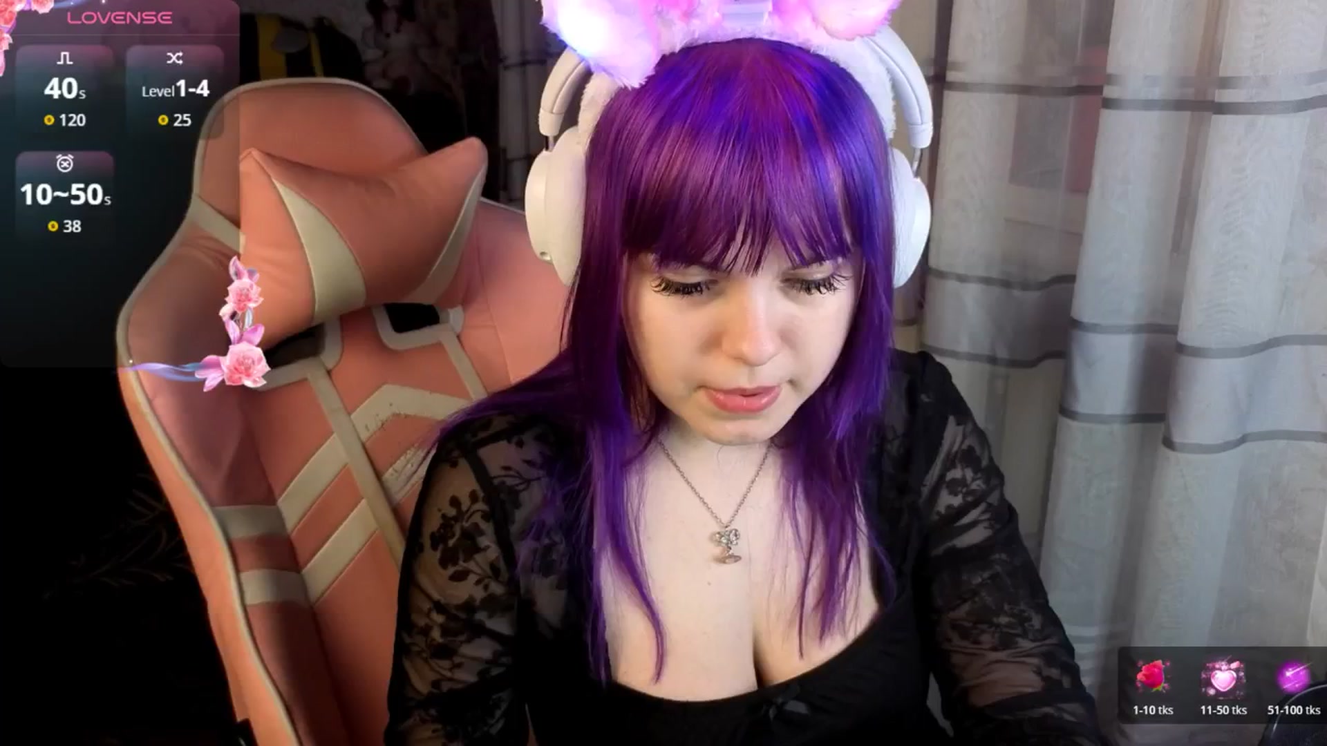 Gallery image thumbnail from LovelyKriss's myfreecams stream on, 04/06/2026, 24:32 image 11 of 20