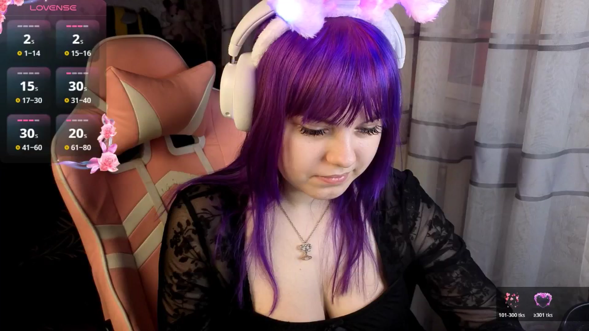 Gallery image thumbnail from LovelyKriss's myfreecams stream on, 04/06/2026, 24:32 image 7 of 20