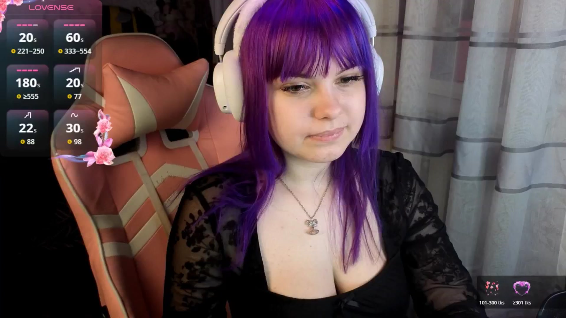 Gallery image thumbnail from LovelyKriss's myfreecams stream on, 04/06/2026, 24:32 image 5 of 20