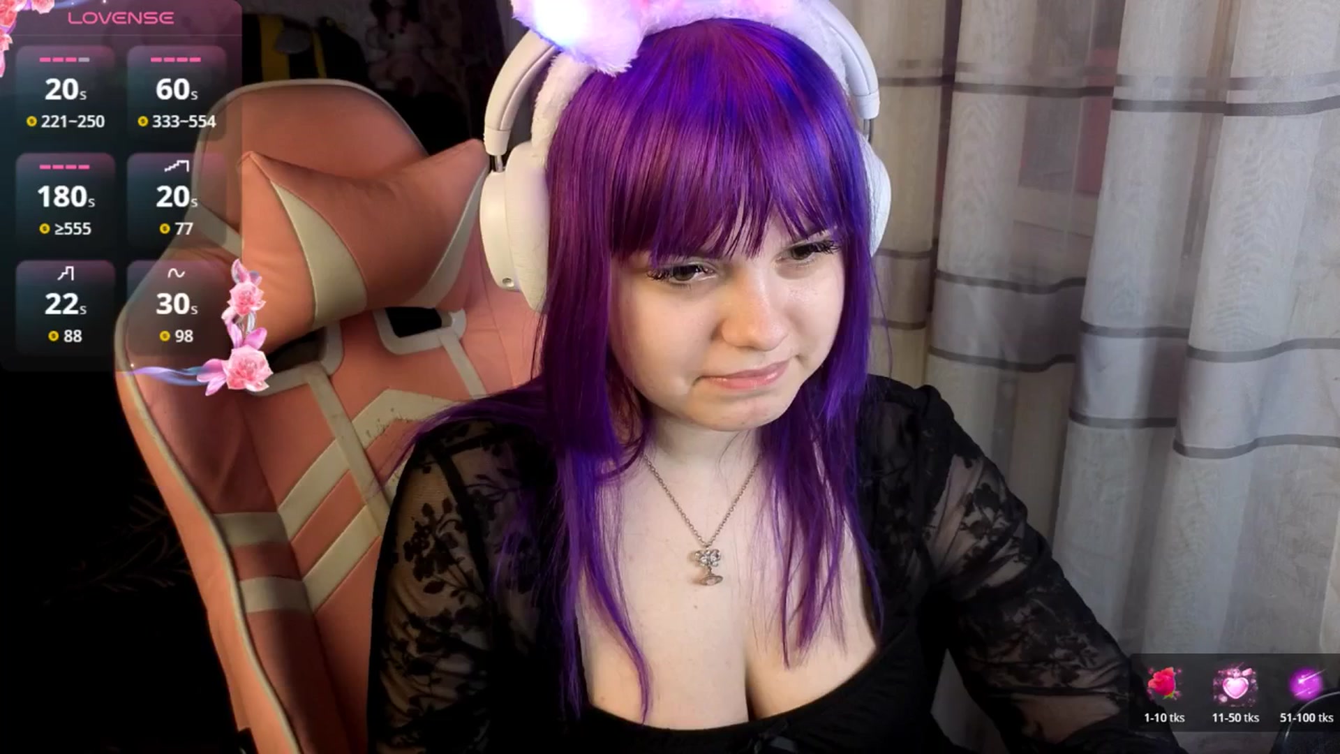 Gallery image thumbnail from LovelyKriss's myfreecams stream on, 04/06/2026, 24:32 image 9 of 20
