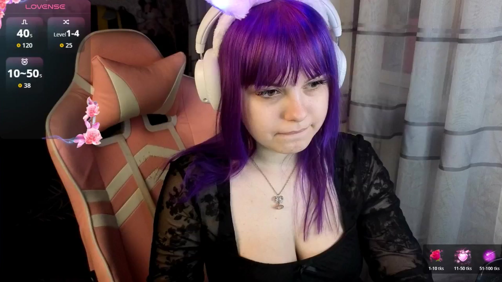 Gallery image thumbnail from LovelyKriss's myfreecams stream on, 04/06/2026, 24:32 image 4 of 20