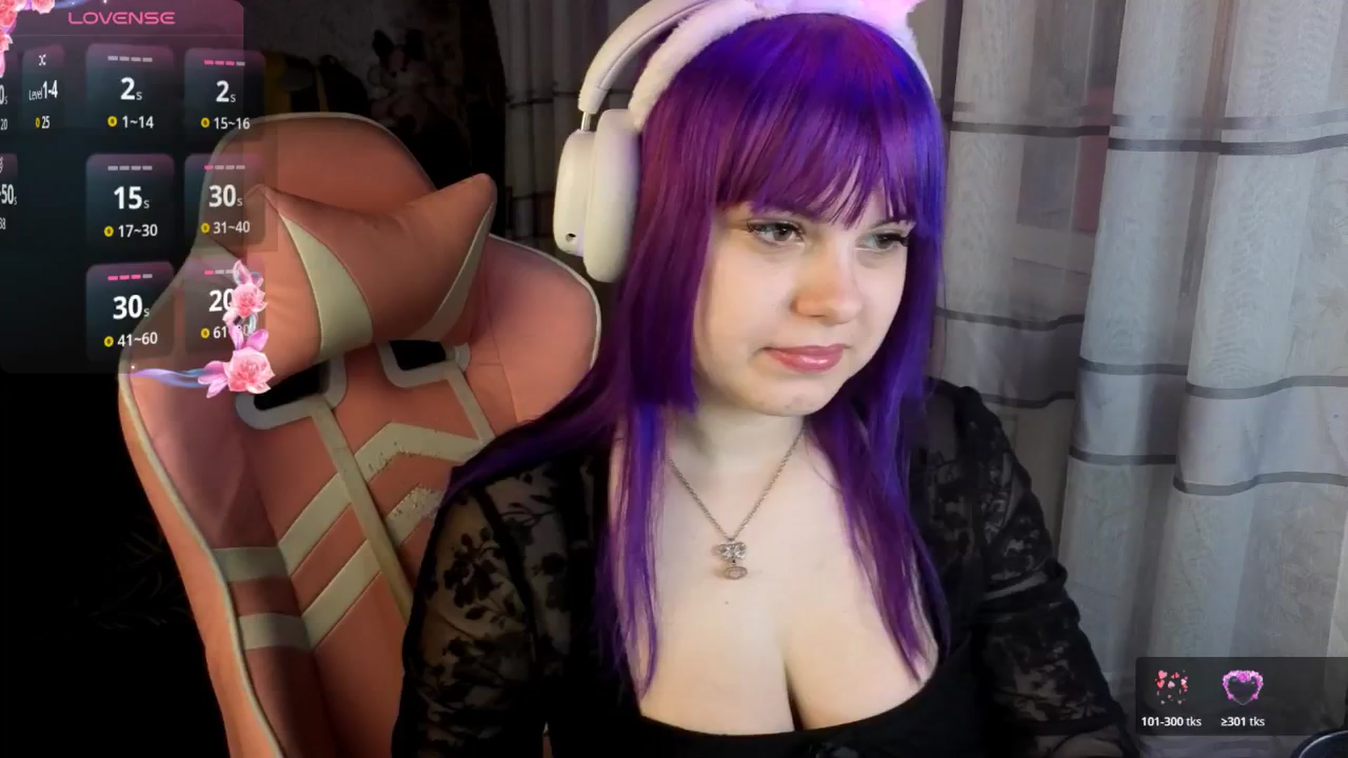 Gallery image thumbnail from LovelyKriss's myfreecams stream on, 04/06/2026, 24:32 image 15 of 20