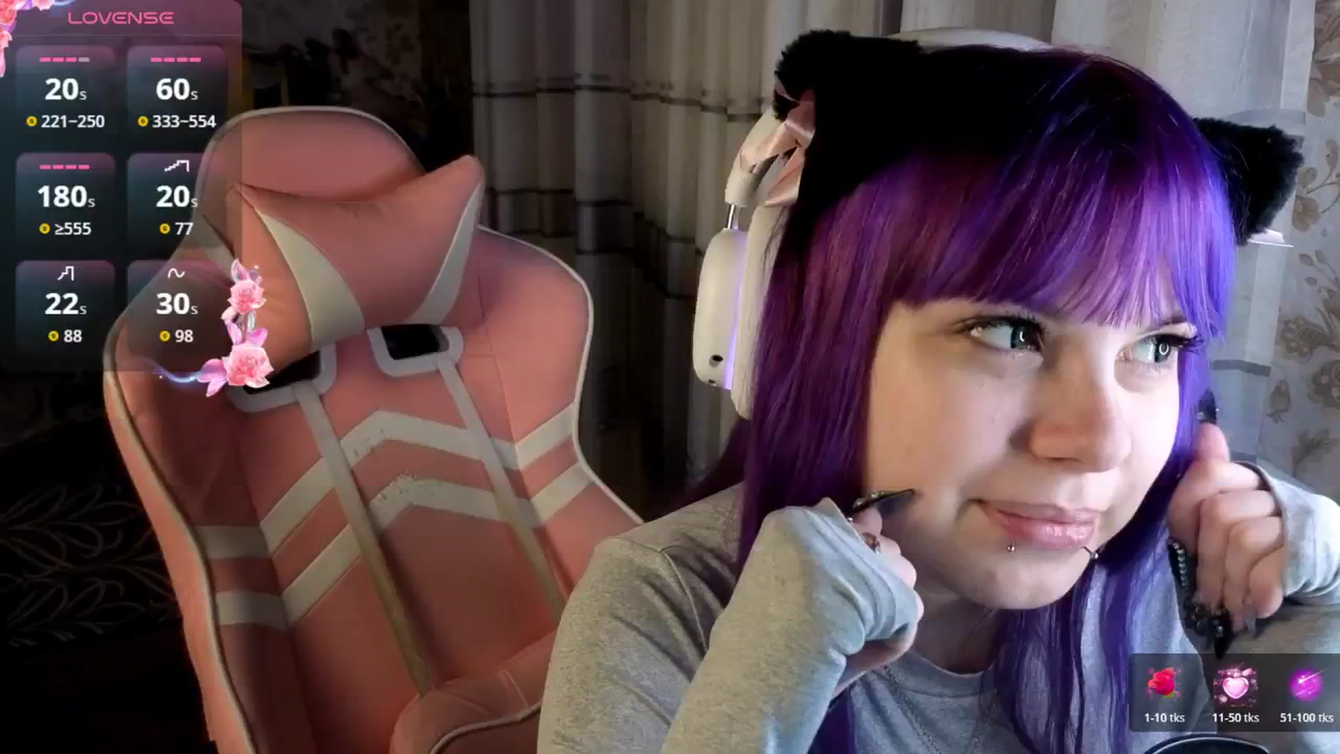 Gallery image thumbnail from LovelyKriss's myfreecams stream on, 04/09/2026, 01:17 image 17 of 20