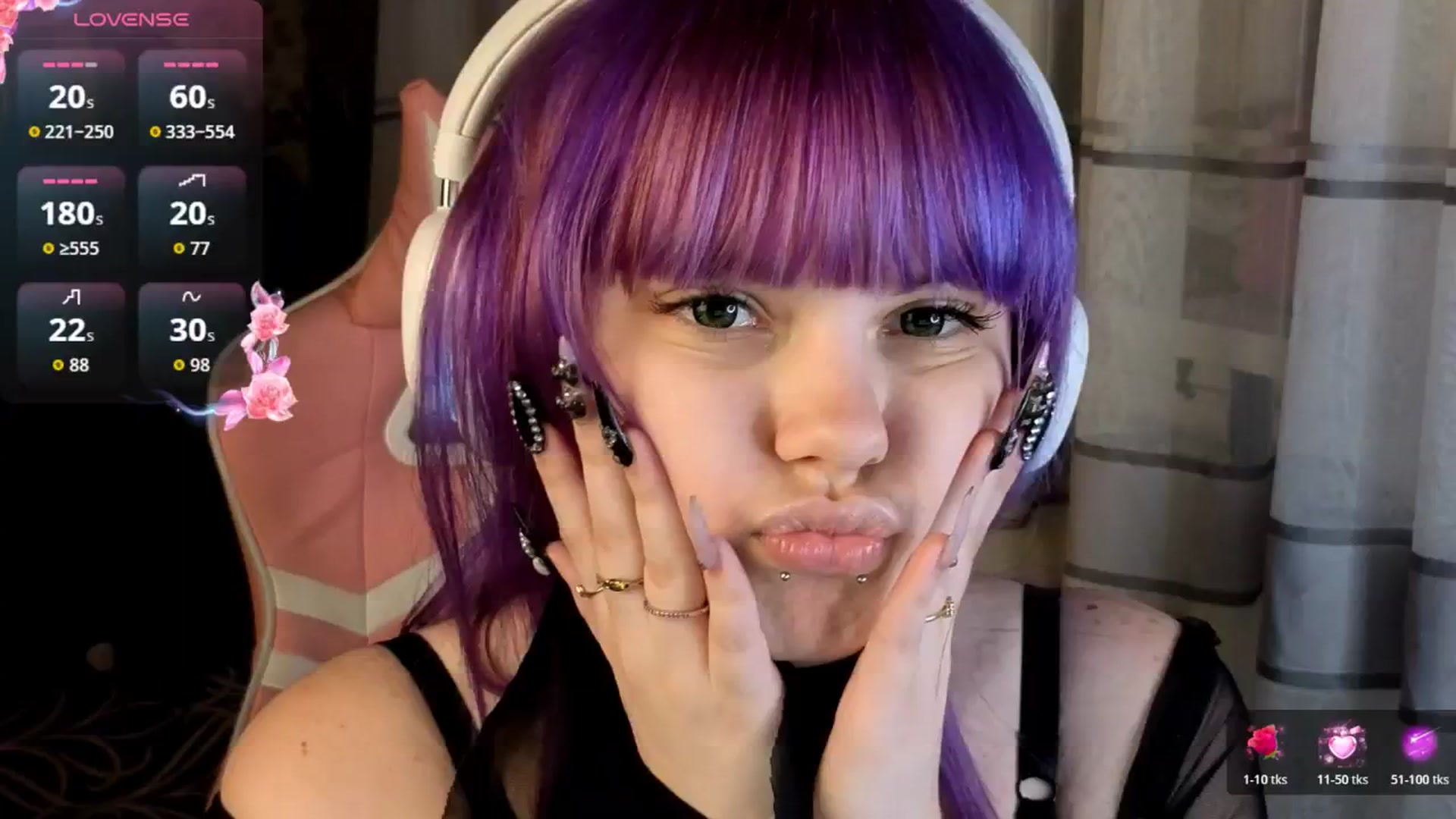 Gallery image thumbnail from LovelyKriss's myfreecams stream on, 04/14/2026, 24:13 image 2 of 20