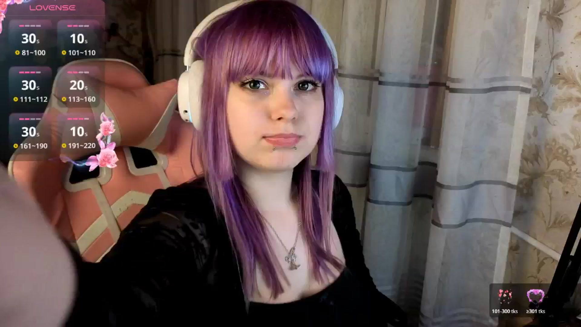 Gallery image thumbnail from LovelyKriss's myfreecams stream on, 04/19/2026, 02:07 image 10 of 20