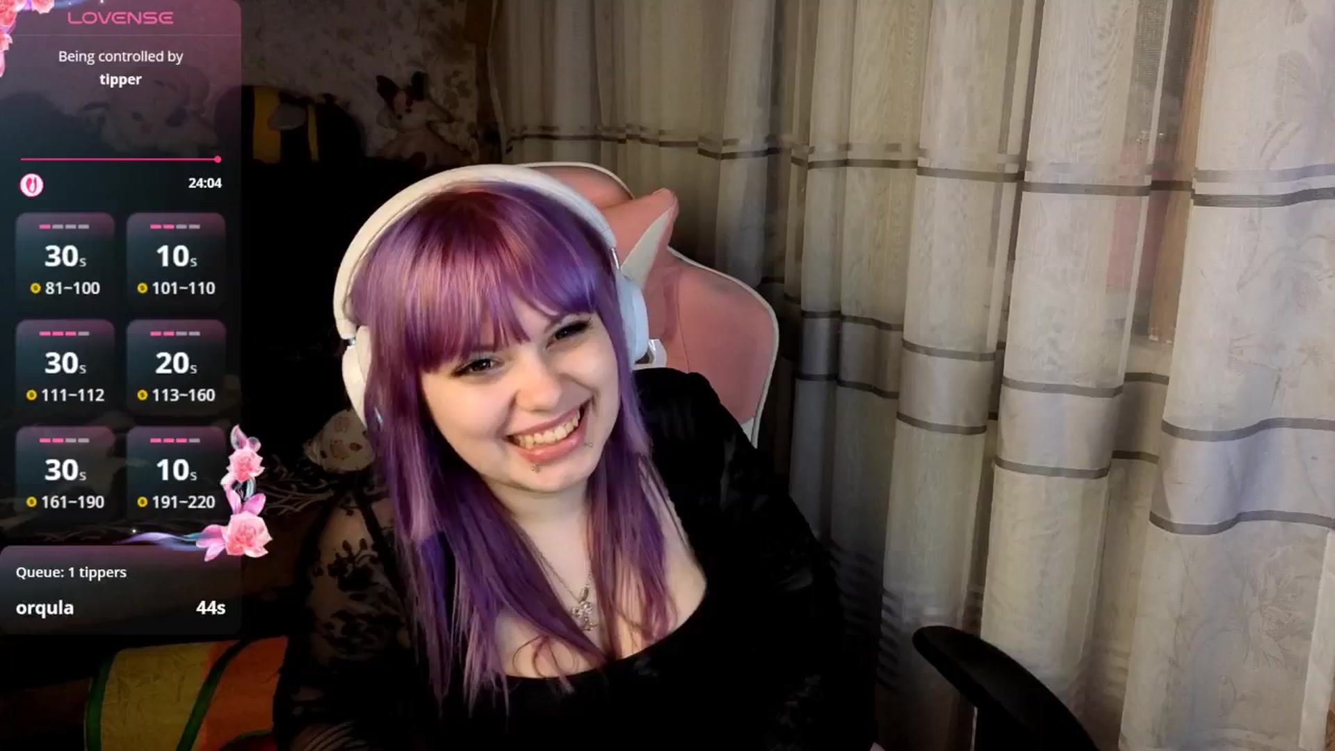 Gallery image thumbnail from LovelyKriss's myfreecams stream on, 04/19/2026, 02:07 image 15 of 20