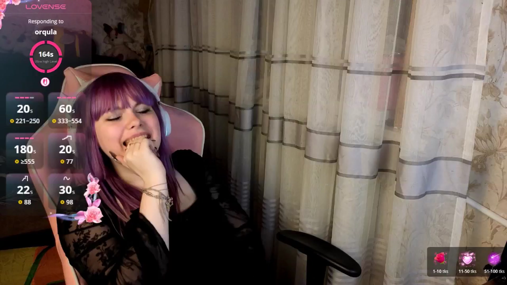 Gallery image thumbnail from LovelyKriss's myfreecams stream on, 04/19/2026, 02:07 image 13 of 20