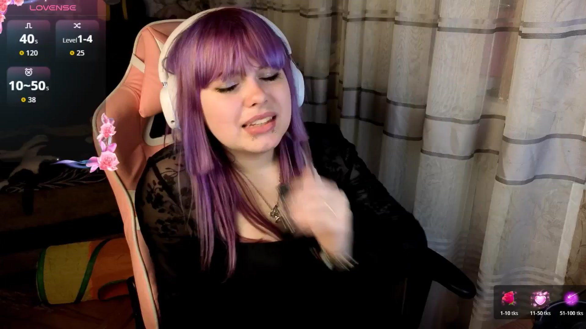 Gallery image thumbnail from LovelyKriss's myfreecams stream on, 04/19/2026, 02:07 image 5 of 20