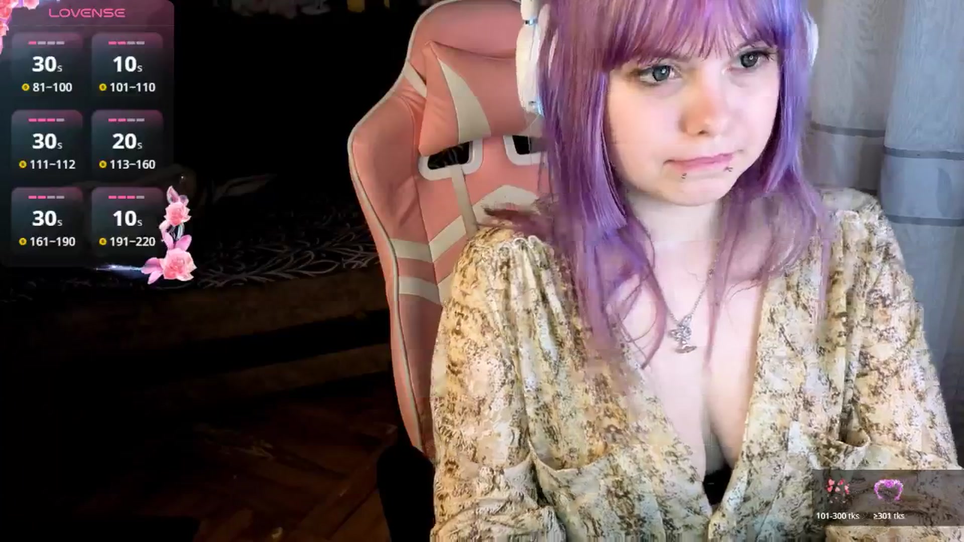 Gallery image thumbnail from LovelyKriss's myfreecams stream on, 04/20/2026, 02:07 image 15 of 20