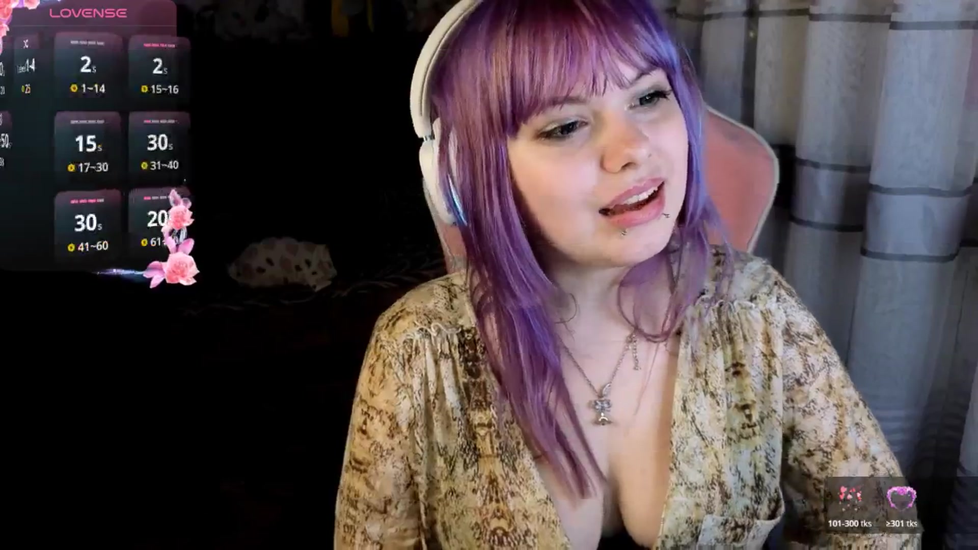 Gallery image thumbnail from LovelyKriss's myfreecams stream on, 04/20/2026, 02:07 image 3 of 20