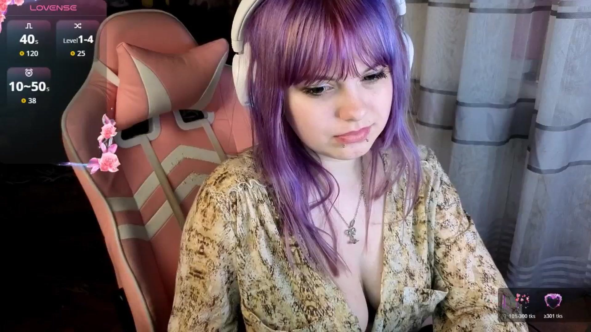Gallery image thumbnail from LovelyKriss's myfreecams stream on, 04/20/2026, 02:07 image 19 of 20