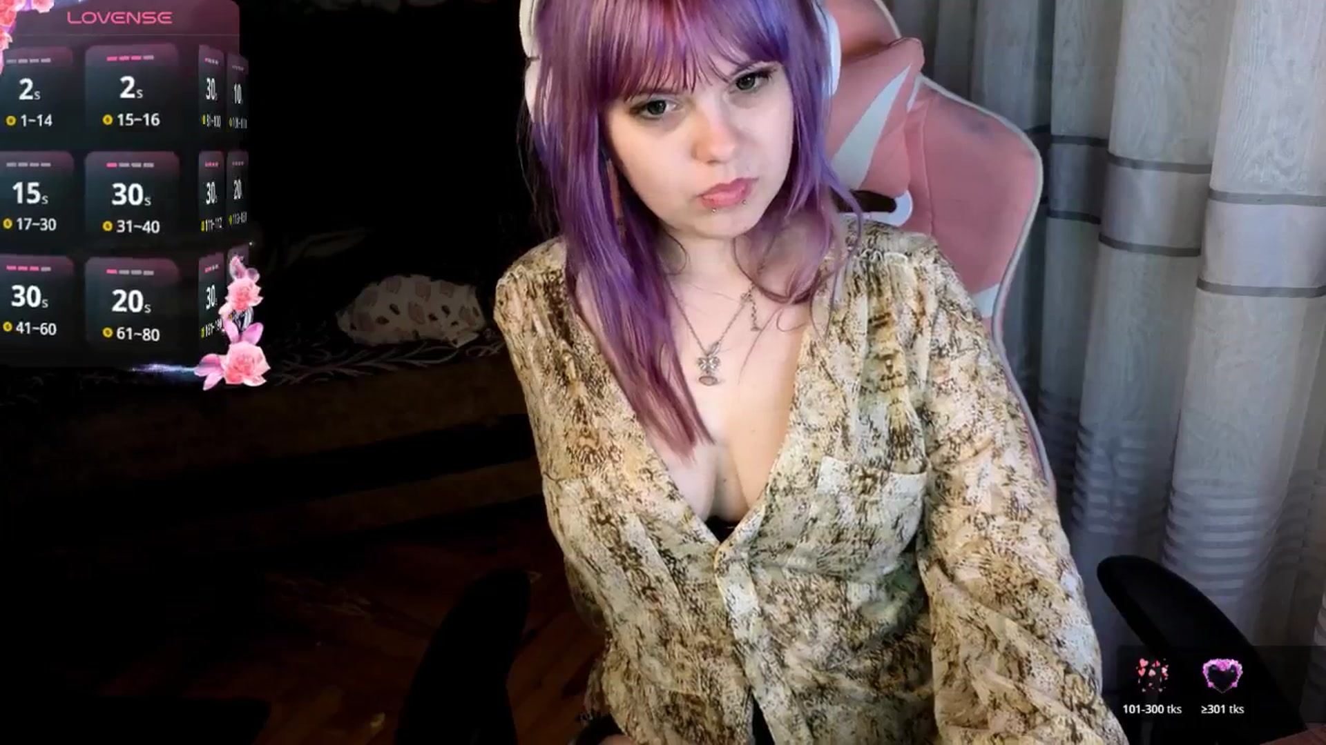 Gallery image thumbnail from LovelyKriss's myfreecams stream on, 04/20/2026, 02:07 image 5 of 20