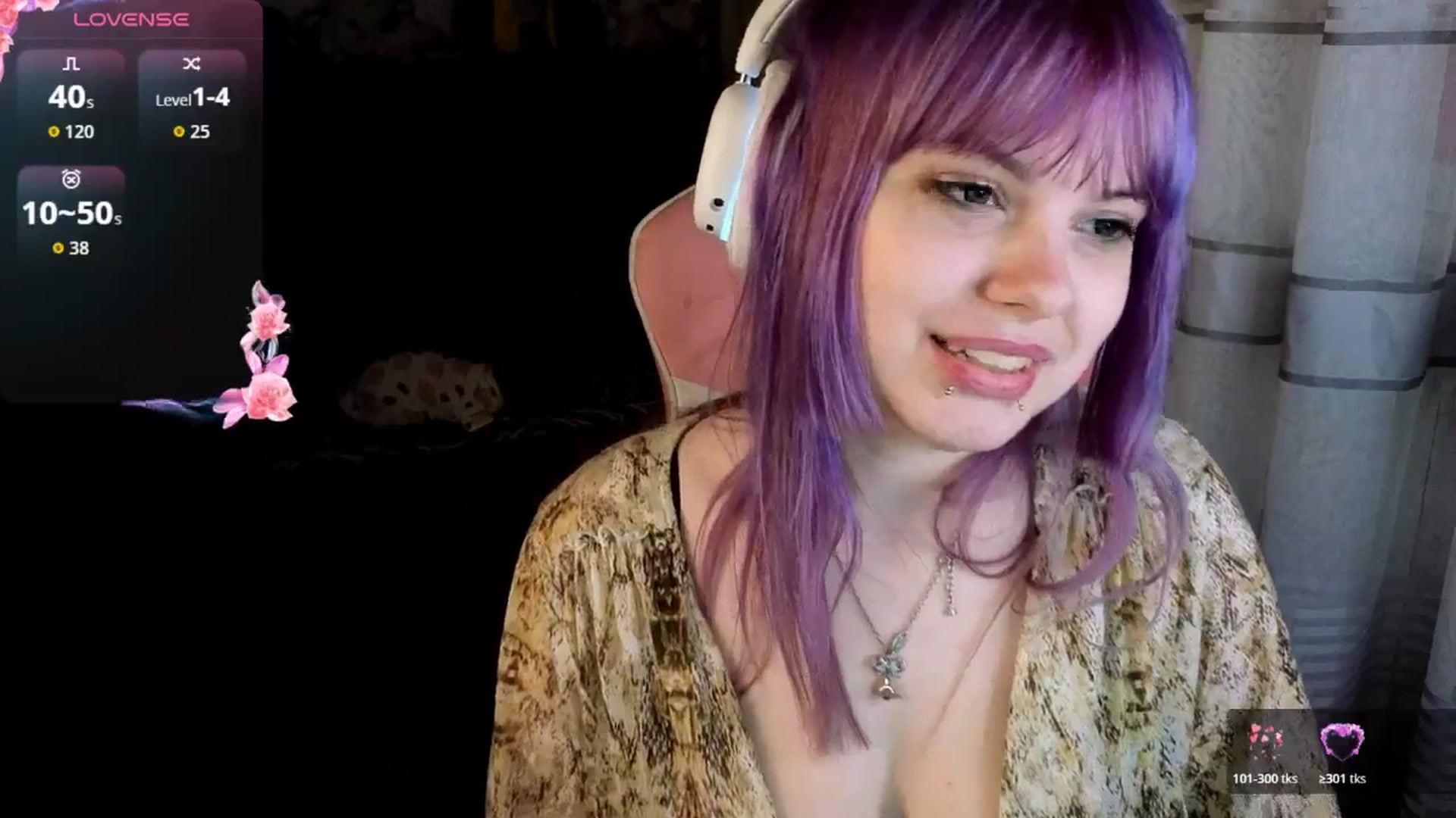 Gallery image thumbnail from LovelyKriss's myfreecams stream on, 04/20/2026, 02:07 image 2 of 20